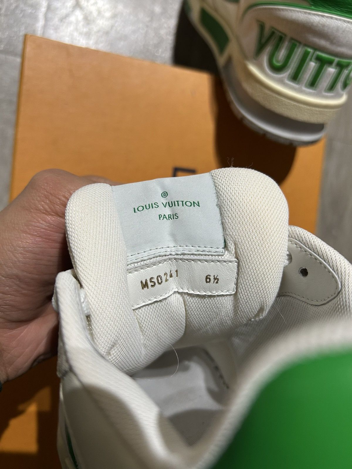 Louis Vuitton Louis vuitton trainer strap green white sail Size US 8 / EU 41 - 6 Thumbnail