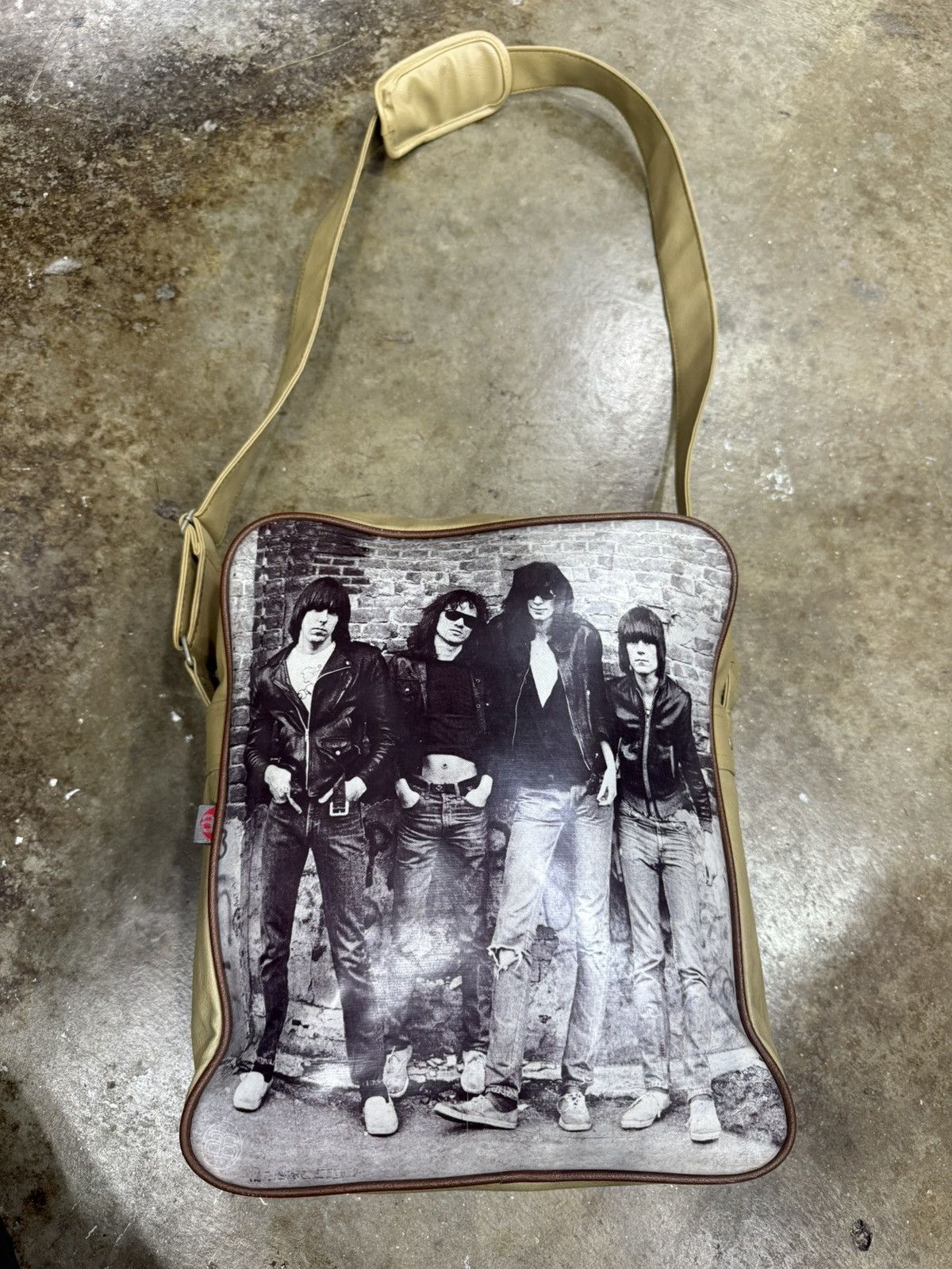 Band Tees × Vintage Vintage shoulder bag Ramones Rock punks leather bag Size ONE SIZE - 2 Thumbnail