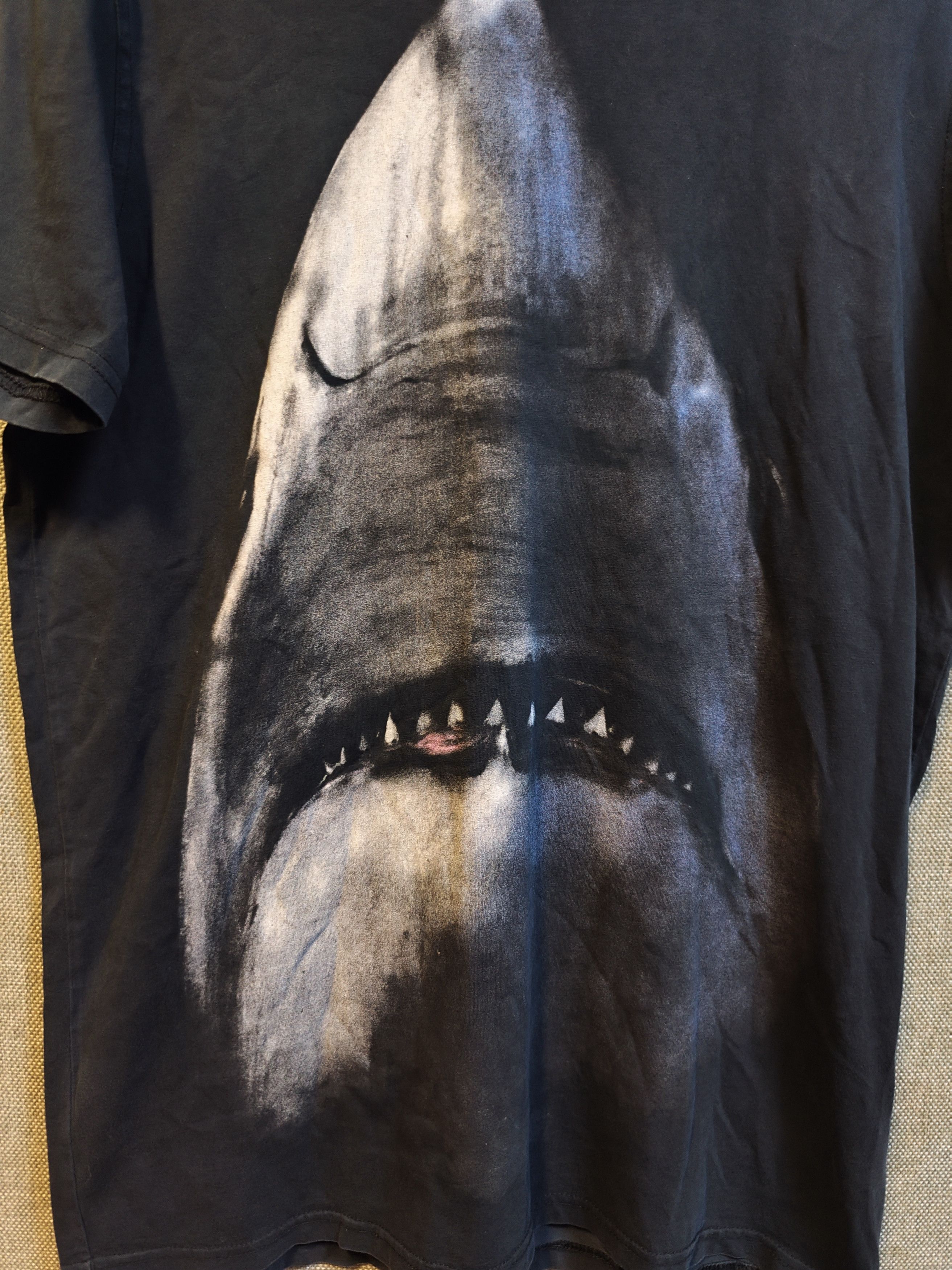 Givenchy Givenchy Shark T-Shirt Size US M / EU 48-50 / 2 - 3 Thumbnail
