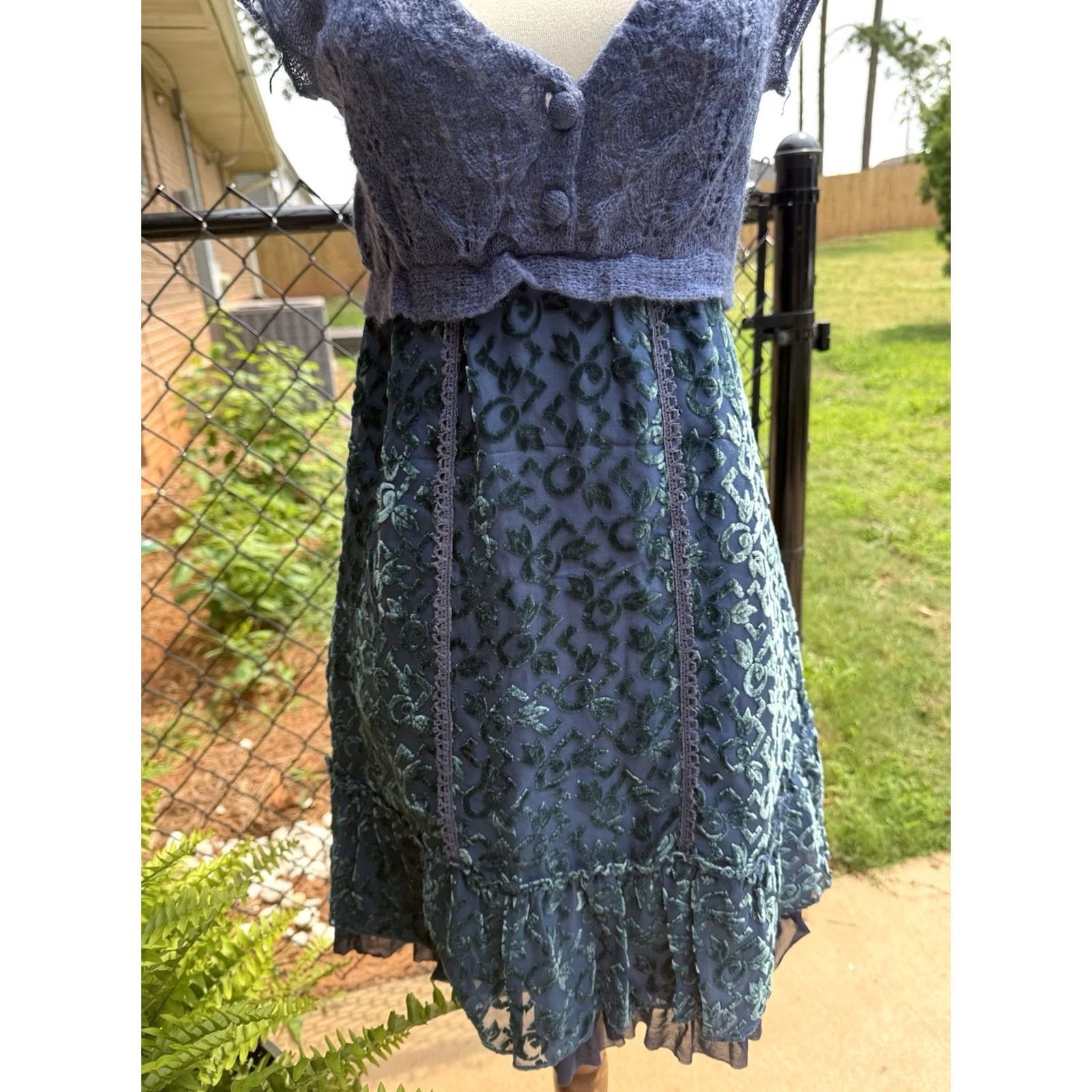 Free People VINTAGE Free People Knit Upper Velvet Lace Blue Green Dress Knee Length Short Sleeve 4 Womens Fit & Flare Blue, Green Velvet Lace Knit Pattern Leaf Size S / US 4 / IT 40 - 4 Thumbnail