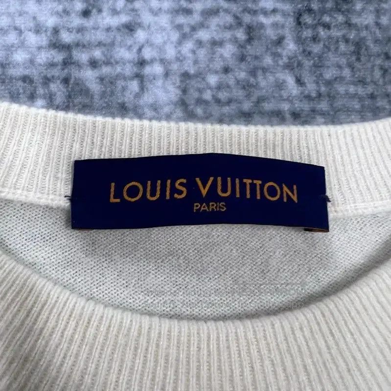 Louis Vuitton Louis Vuitton Women's White Knit Sweater . Size M / US 6-8 / IT 42-44 - 3 Thumbnail