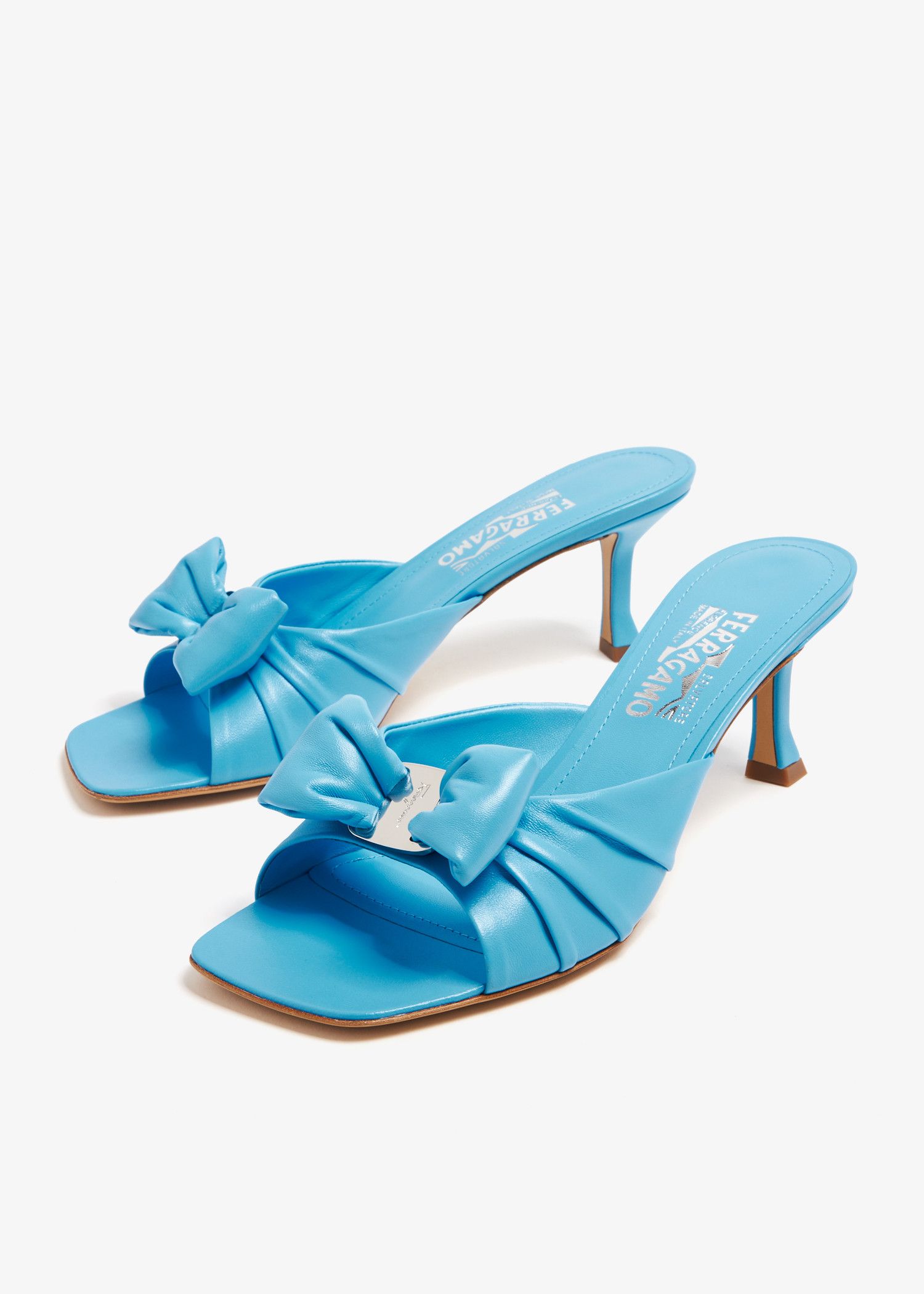 Salvatore Ferragamo o1s1rm0924 Vara Bow Slide in Sky Blue Size US 5.5 / IT 35.5 - 5 Thumbnail