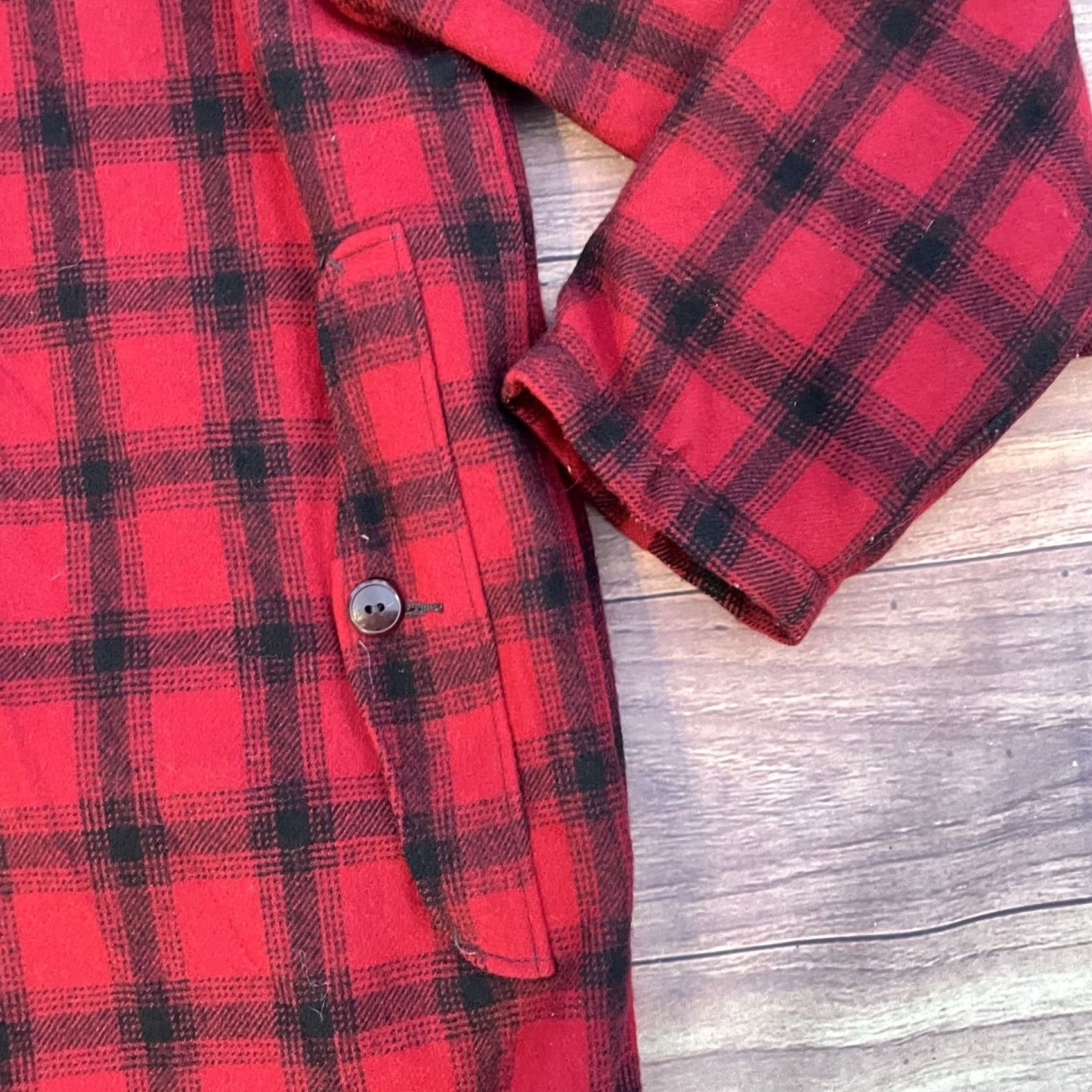 Vintage VINTAGE Woolrich Wool Mackinaw Hunting Jacket Coat Buffalo Plaid Men’s 40 Sz M Red/black plaid Outdoor Hunting Wool Overcoat Fall Winter Regular Size US XXS / EU 40 - 5 Thumbnail