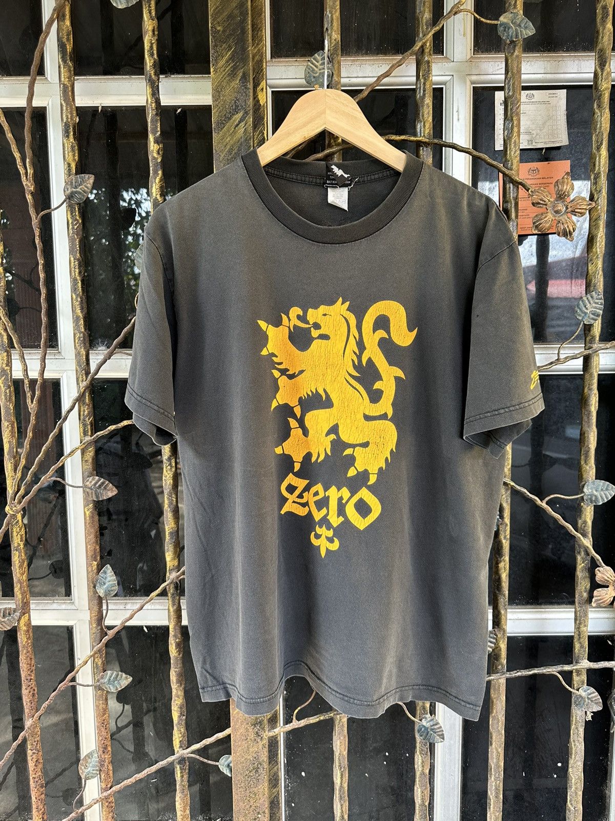 image of Shortys Skateboards x Skategang Vintage Zero Skateboard " Dragon " Graphic Tees in Black (Size Larg