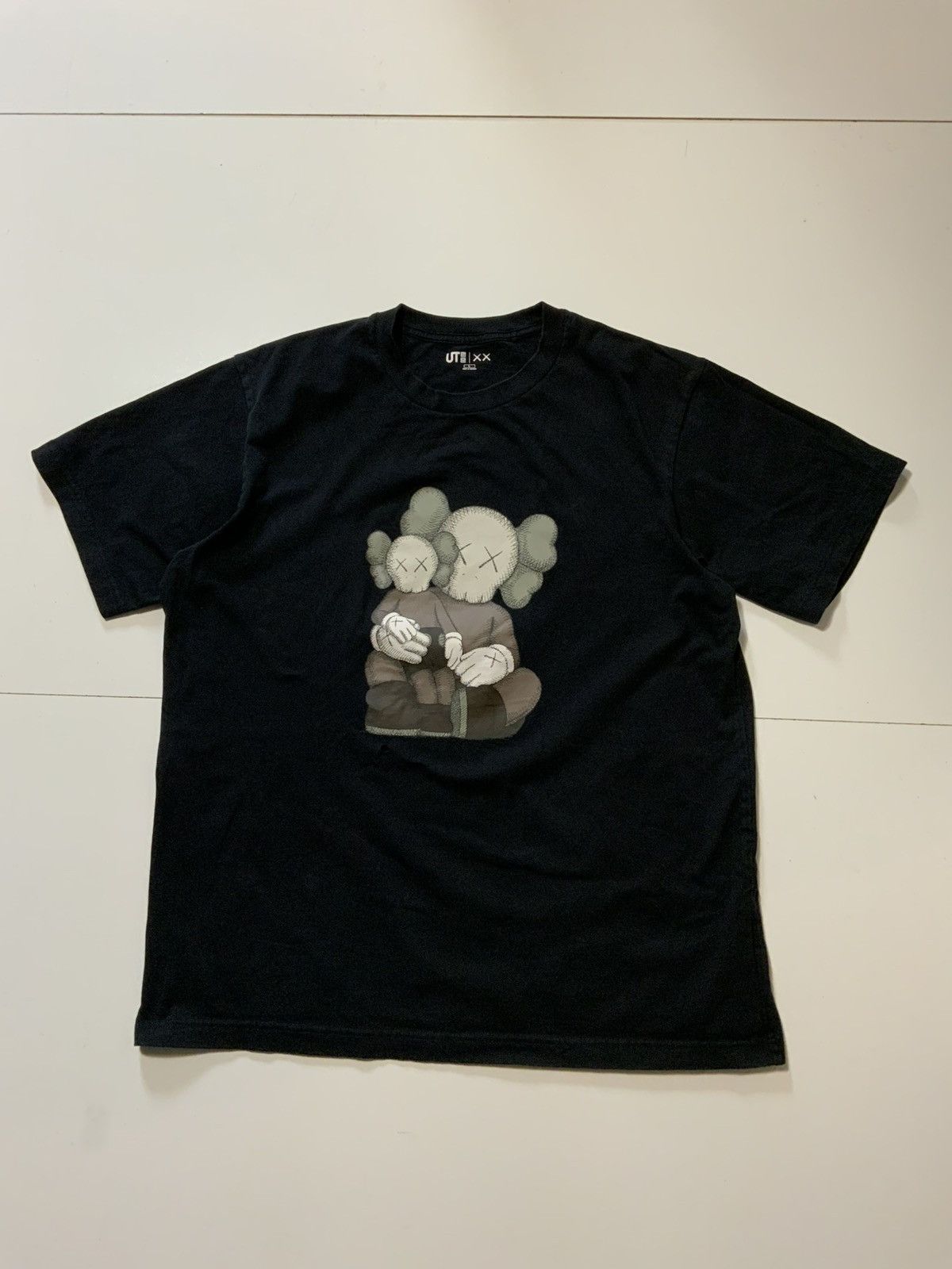Kaws × Uniqlo Uniqlo UT X Kaws Companion Limited Edition Black S/S T-Shirt Size US L / EU 52-54 / 3 - 2 Thumbnail