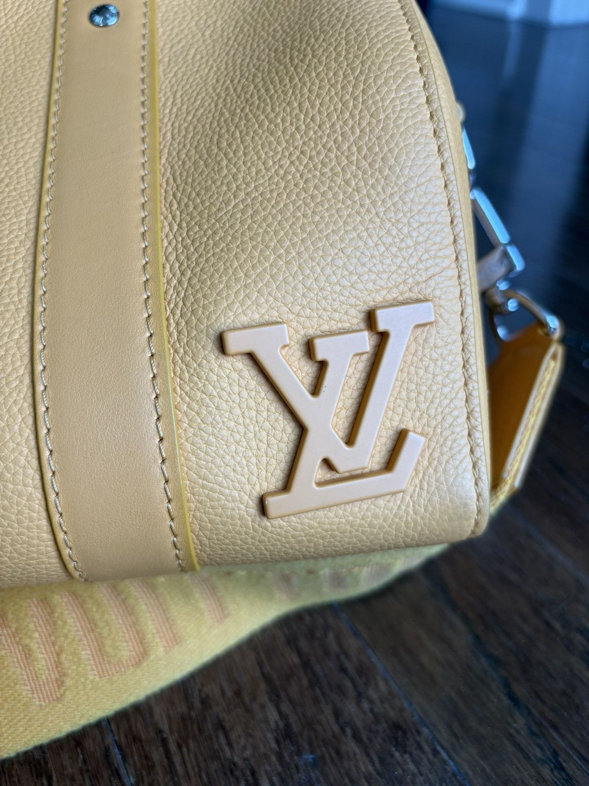 Louis Vuitton Louis Vuitton 25 Yellow City Keepall Aerogram Side Bag Size ONE SIZE - 3 Thumbnail
