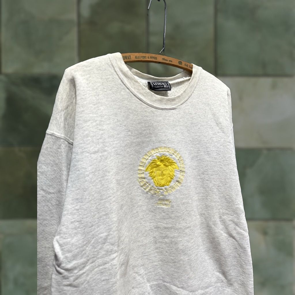 Versace VINTAGE Versace V2 Embroidered Medusa Logo Gray Sweatshirt Large Mens 90s Pullover Size US L / EU 52-54 / 3 - 1 Thumbnail