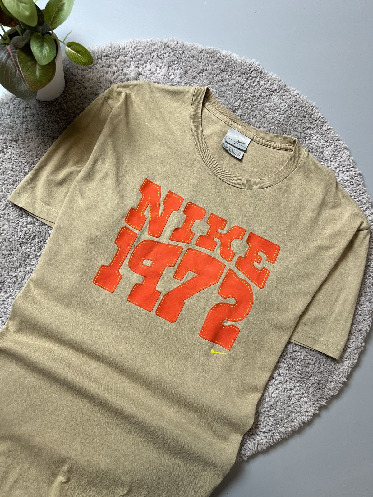 Nike × Vintage Vintage T-Shirt Nike Centre Logo Swoosh Y2k Style Size US M / EU 48-50 / 2 - 1 Thumbnail