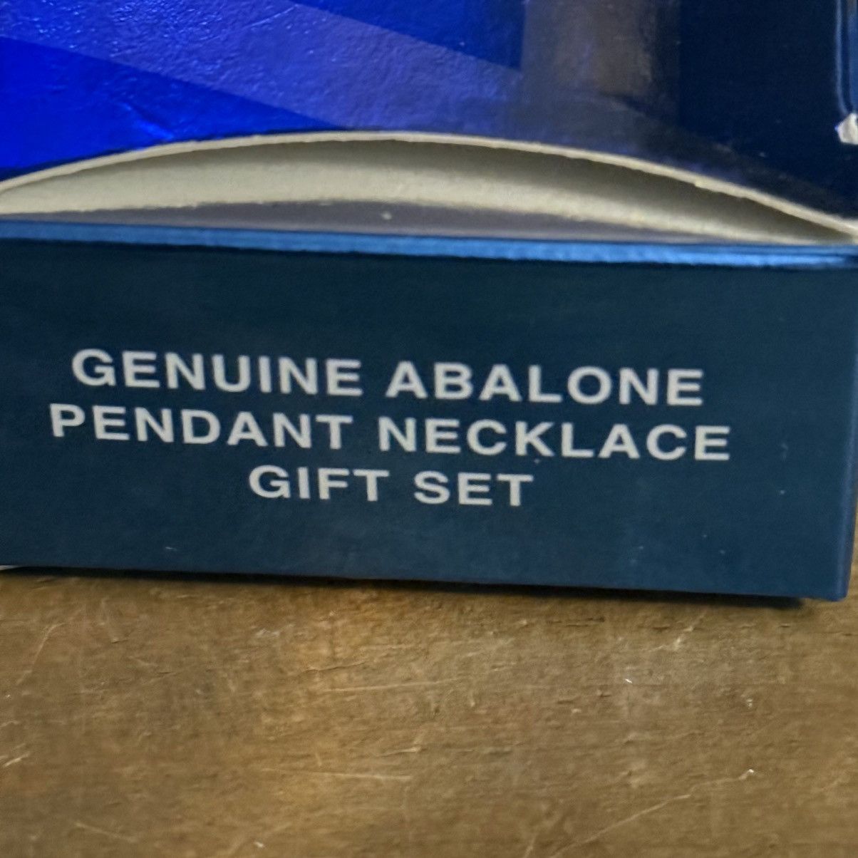 Other Avon Nina Ricci abalone pendant necklace and earrings set Size ONE SIZE - 8 Thumbnail