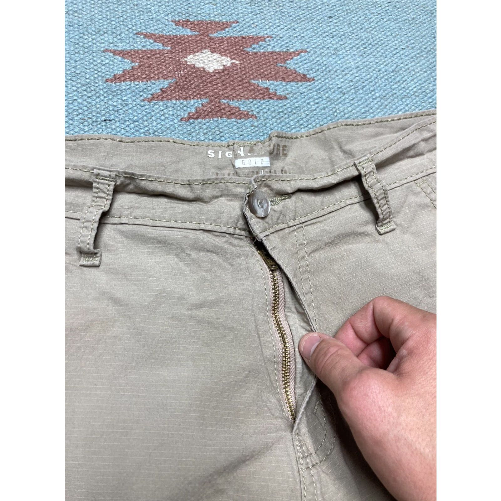Levi's Levi’s Cargo Shorts Ripstop Waterproof Khaki Strauss Pockets Hiking Men’s 32 Beige Cargo Pockets Waterproof 32 Mens Size US 32 / EU 48 - 3 Thumbnail