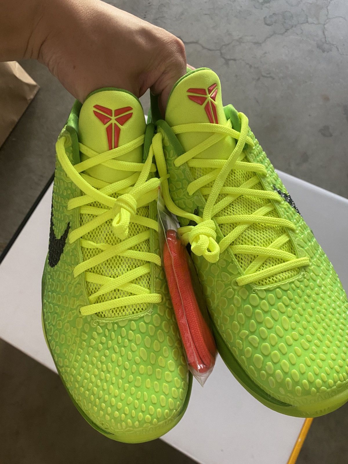 Nike Nike Kobe 6 Grinch Brand New No Box Size US 9.5 / EU 42-43 - 3 Thumbnail
