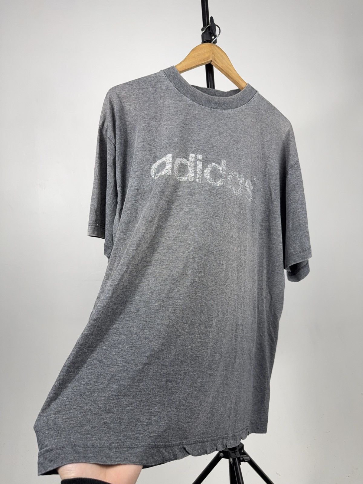 Adidas Vintage 90s Adidas Distressed Faded Logo Grey Boxy T-Shirt Size US XL / EU 56 / 4 - 6 Thumbnail