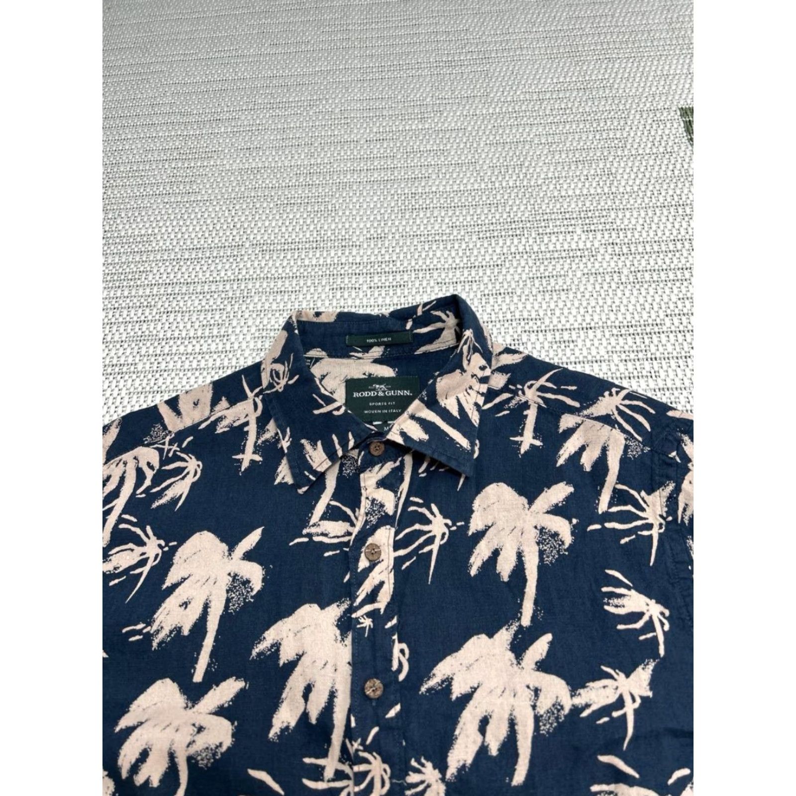 Rodd & Gunn Rodd & Gunn Haskell Point Shirt Men Medium Blue Sports Print Palm Print Button-Up Casual Shirt Size US M / EU 48-50 / 2 - 3 Thumbnail