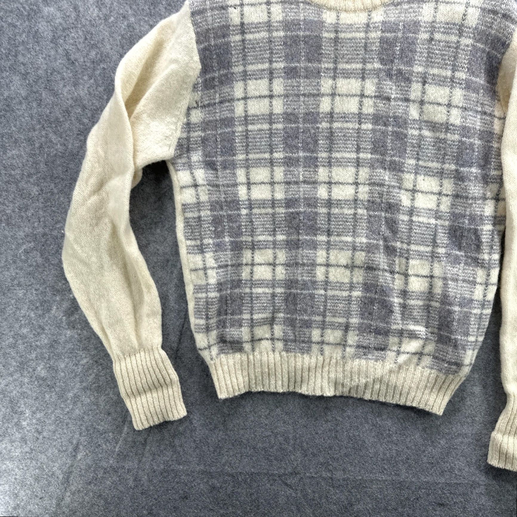 Vintage VINTAGE Lord Jeff Sweater Mens Large Cream Gray Plaid Wool Ireland Crew Neck Knit 100% Shetland Plaid Mens L Size US L / EU 52-54 / 3 - 4 Thumbnail