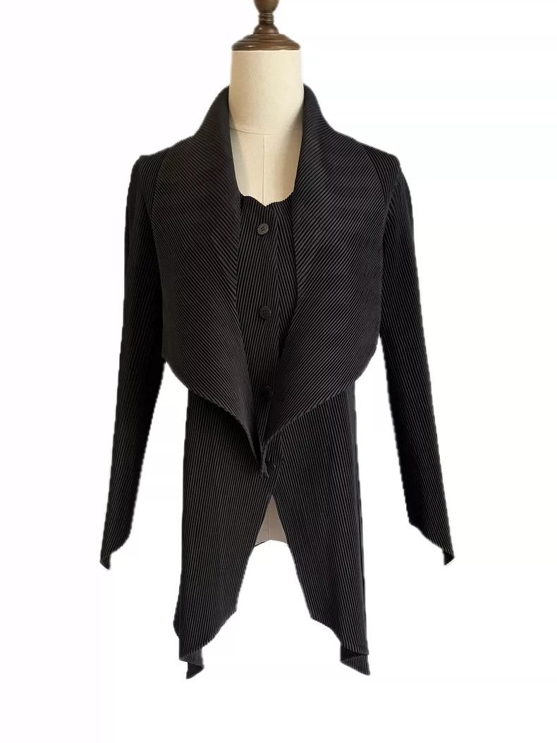Issey Miyake Issey Miyake size:2 Black mainline swallotail coat Size M / US 6-8 / IT 42-44 - 2 Thumbnail