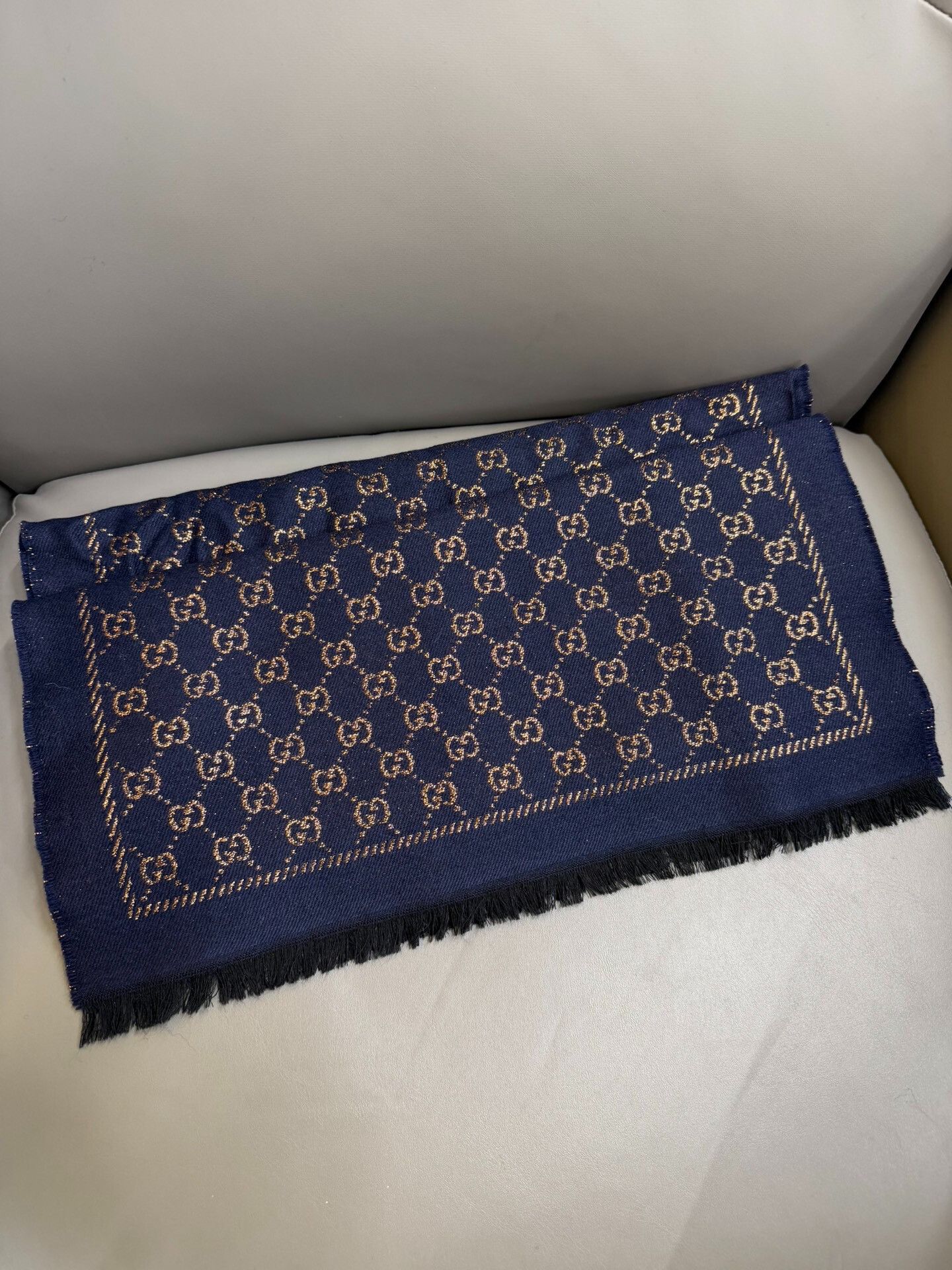 Gucci Gucci Gold Logo Cashmere Scarf 40x180cm Size ONE SIZE - 1 Thumbnail
