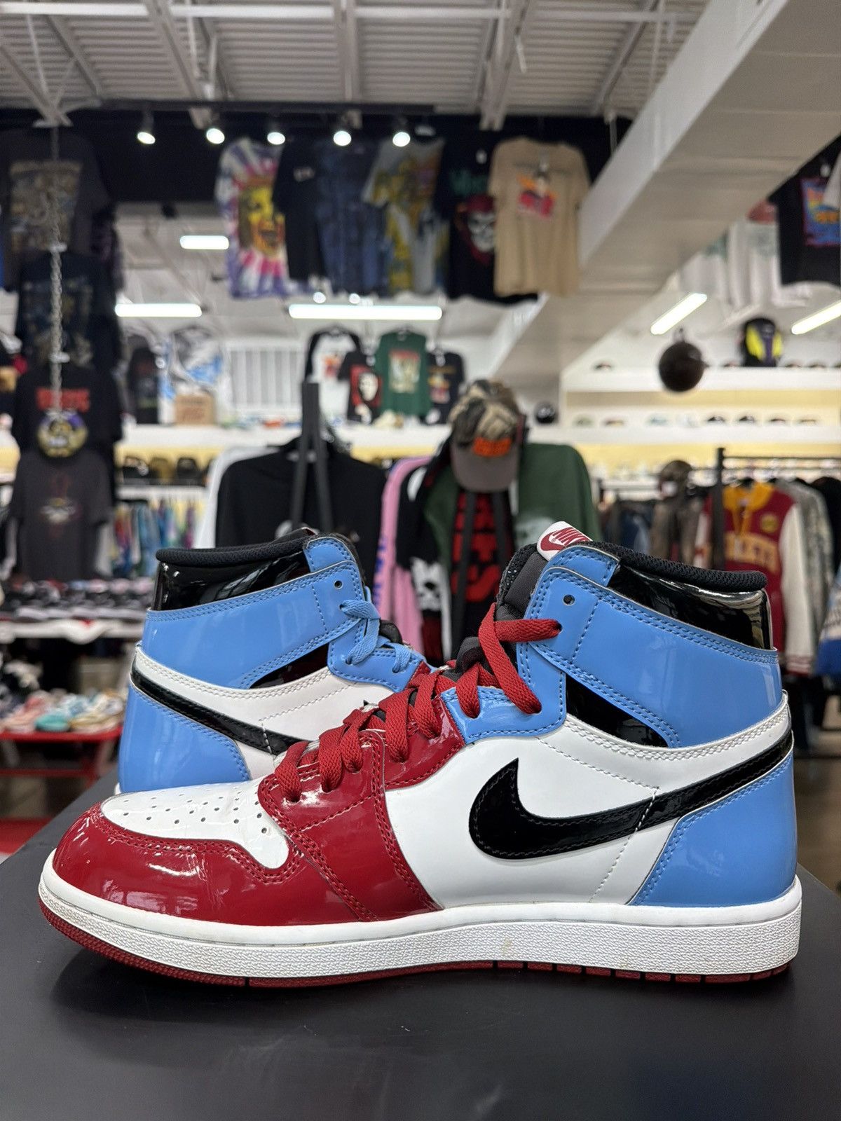 Jordan Brand Jordan 1 Fearless UNC Chicago Size 11 (2019) Size US 11 / EU 44 - 4 Thumbnail