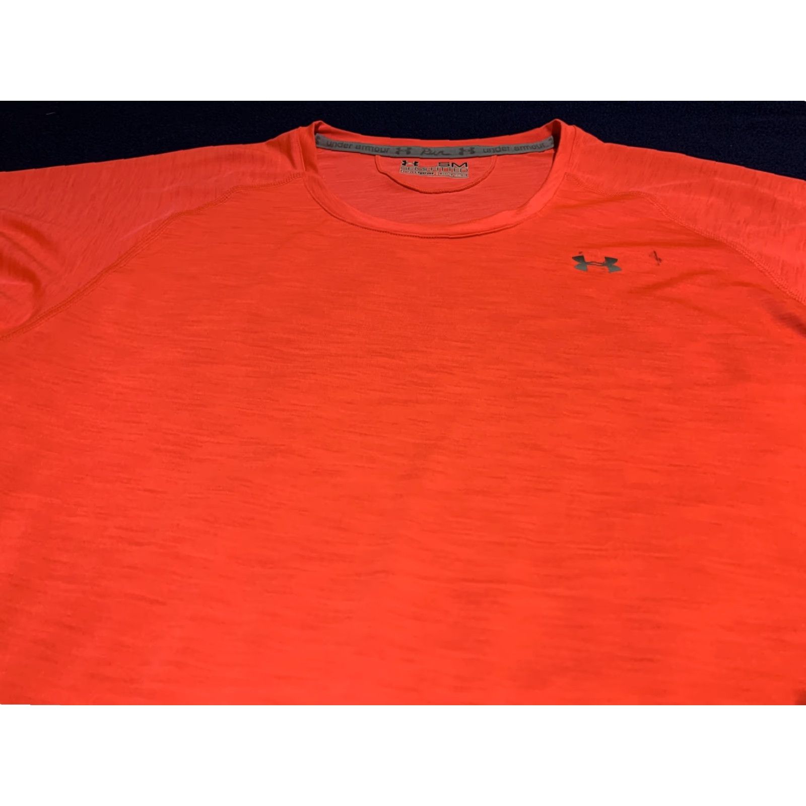 Under Armour VINTAGE Under Armour Women T-Shirt Short Sleeve Small Coral HeatGear Semi-Fitted Running Top Size S / US 4 / IT 40 - 4 Thumbnail