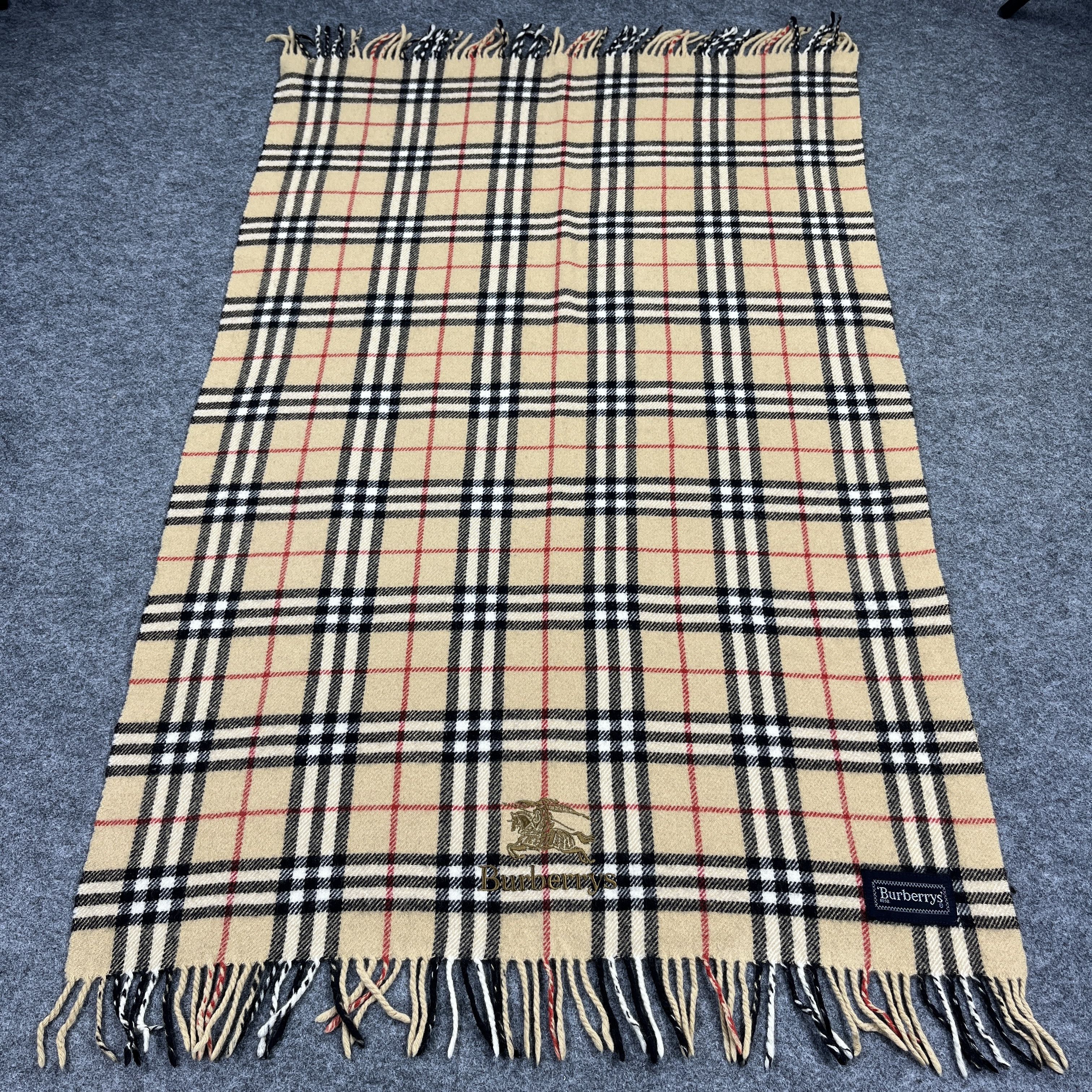 Burberry Burberry Stole / Scarf / Muffler / Neckwear T983 Size ONE SIZE - 1 Thumbnail