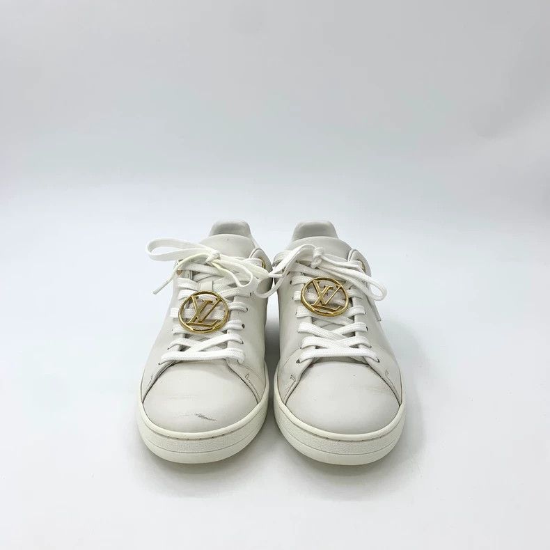 Louis Vuitton Louis Vuitton White logo flat casual white shoes Size US 5 / IT 35 - 3 Thumbnail