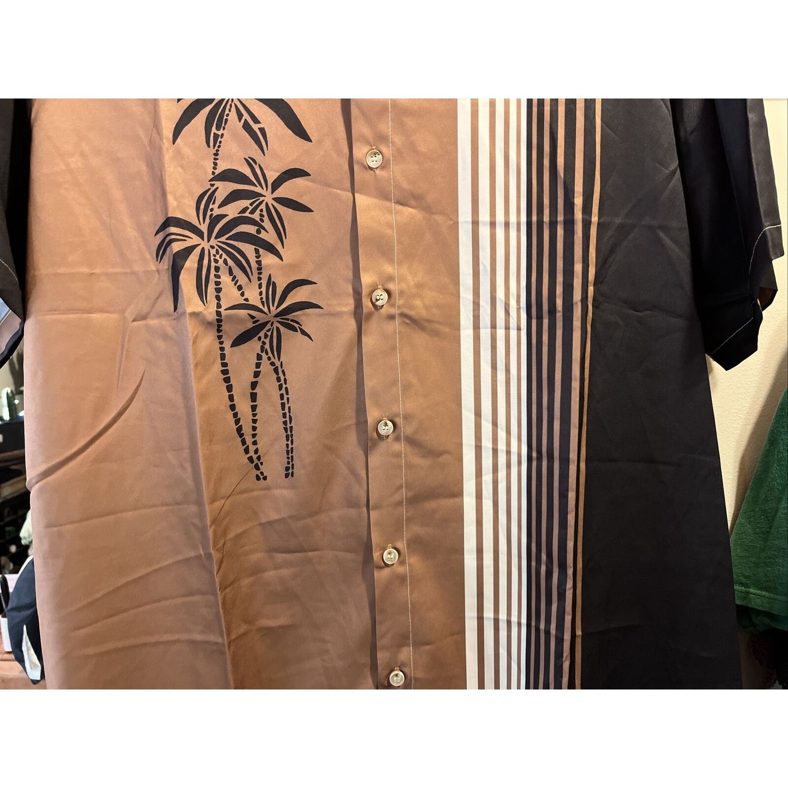 The Unbranded Brand Unbranded Men’s XXL Brown Black SS Polyester Hawaiian Shirt Size US XXL / EU 58 / 5 - 11 Thumbnail