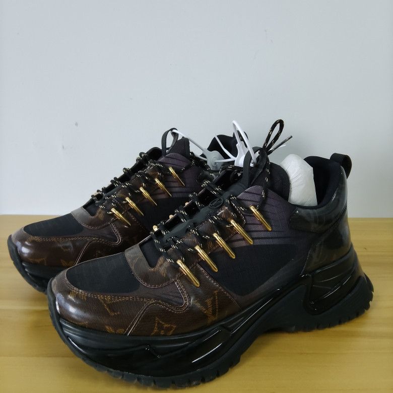 Louis Vuitton Louis Vuitton Run Away Casual Sneakers for Men 0079 Size US 9 / IT 39 - 1 Thumbnail