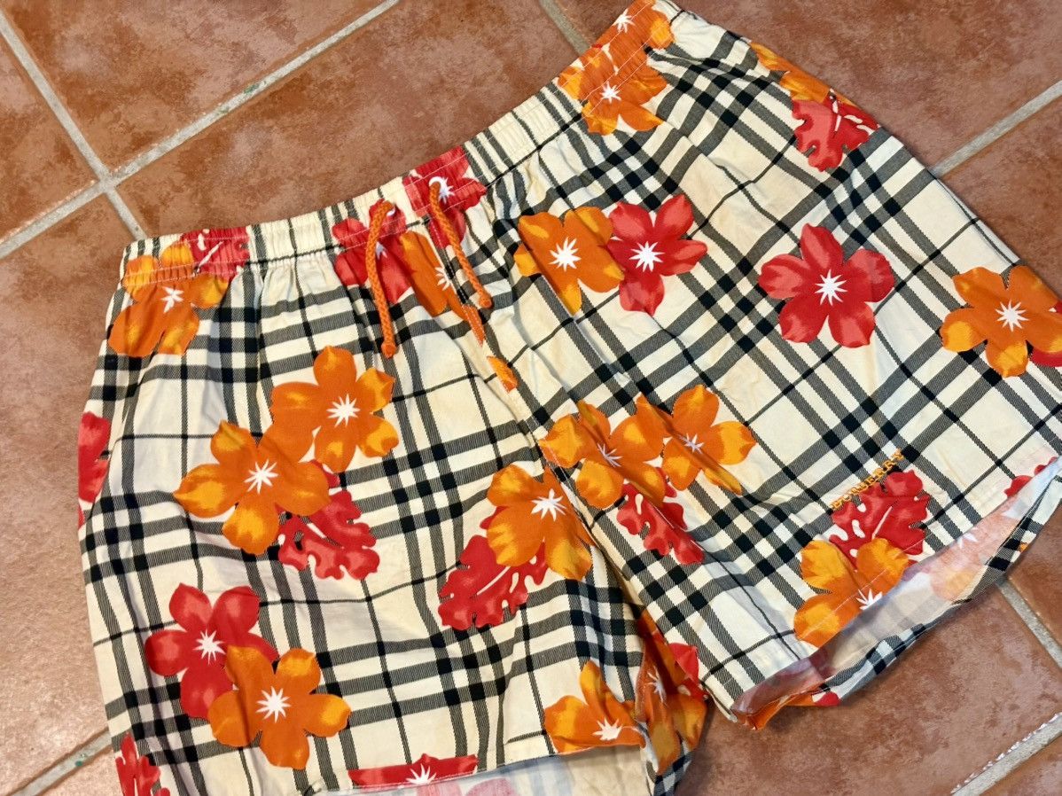 Burberry Burberry swim trunks nova check with vivid floral Size US 36 / EU 52 - 2 Thumbnail