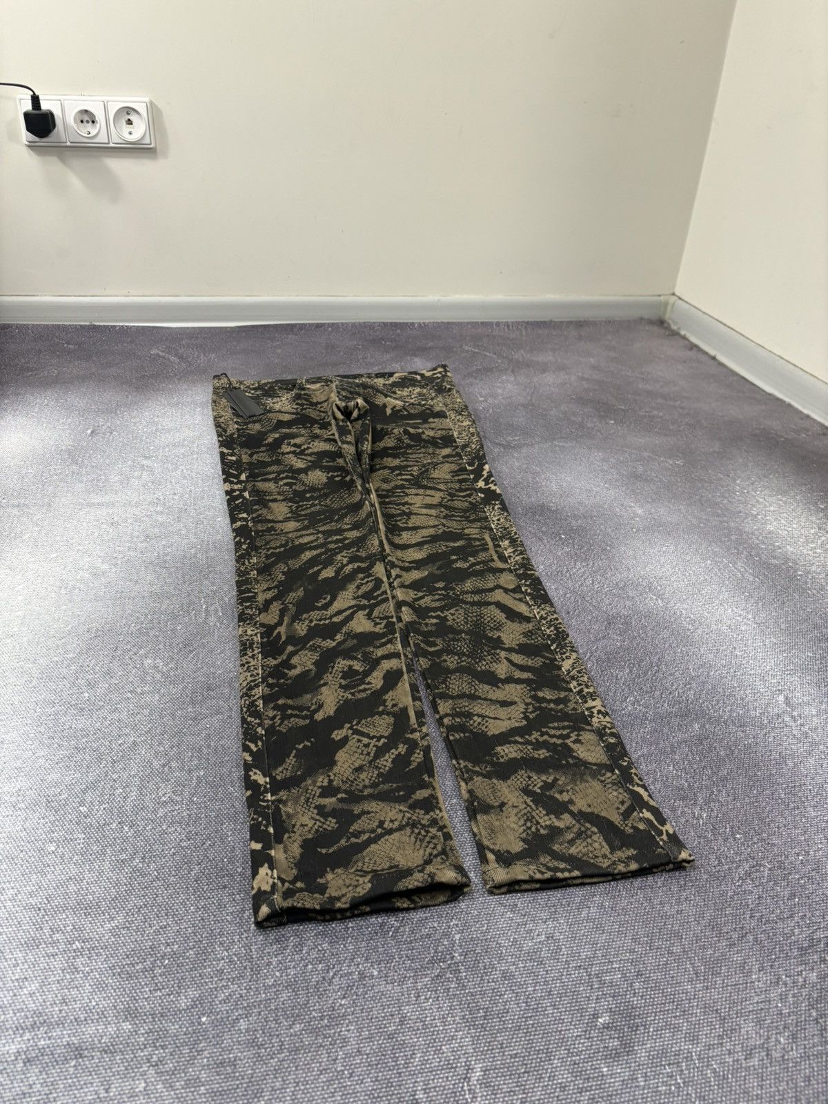 Diesel Black Gold Diesel Black Gold NWT Women’s Y2K Snake Camo Skinny Jeans Size 26" / US 2 / IT 38 - 3 Thumbnail