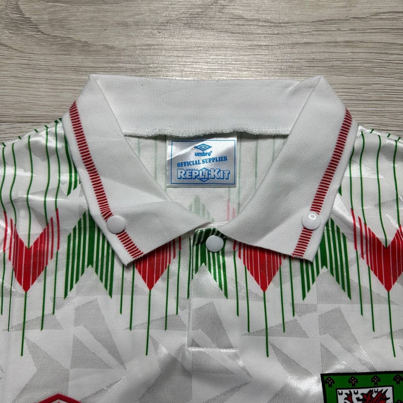 Umbro Vintage Umbro Wales Soccer jersey - Size L Size US L / EU 52-54 / 3 - 5 Thumbnail