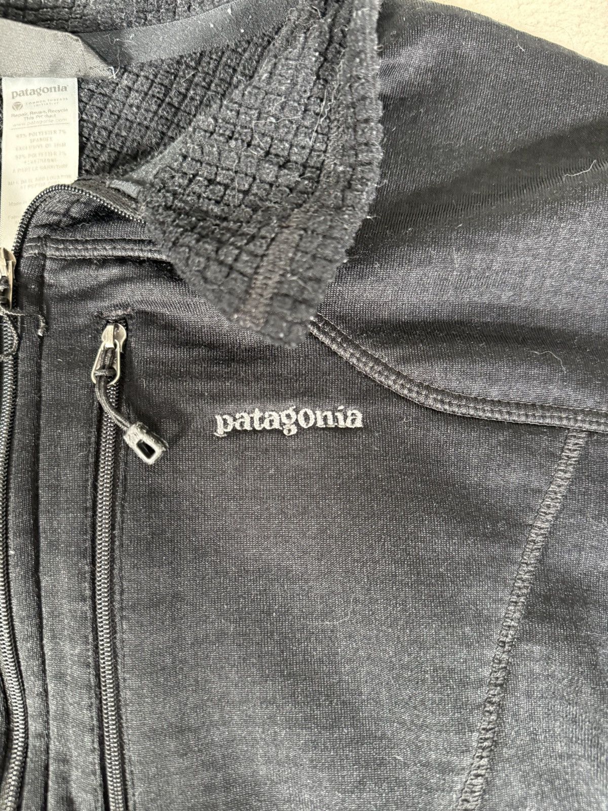 Patagonia Vintage Patagonia R1 Fleece 1/2 Zip Sweatshirt Size US XL / EU 56 / 4 - 5 Thumbnail