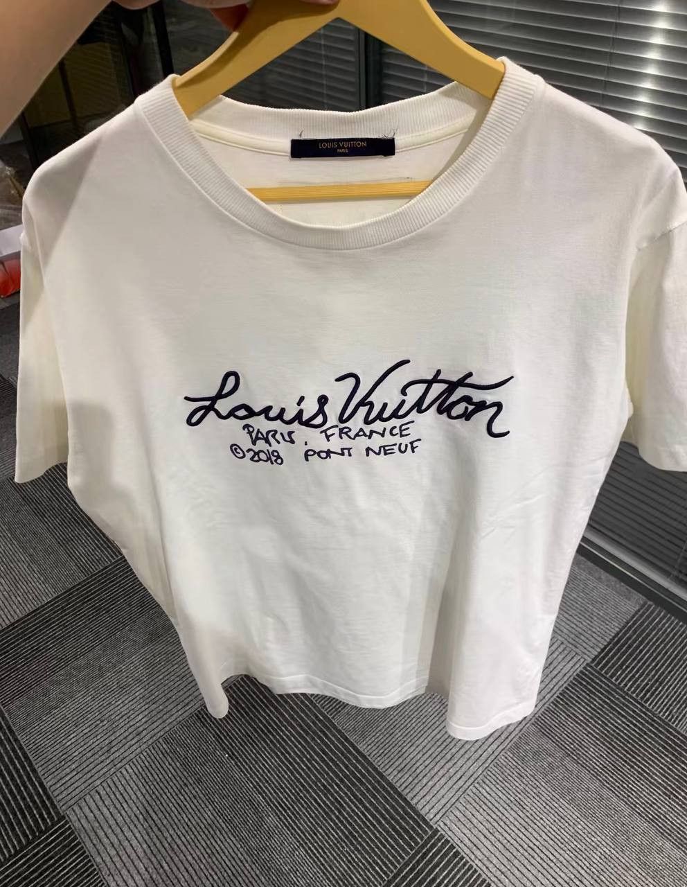 Louis Vuitton Louis Vuitton classic white short sleeve shirt with Size US L / EU 52-54 / 3 - 1 Thumbnail