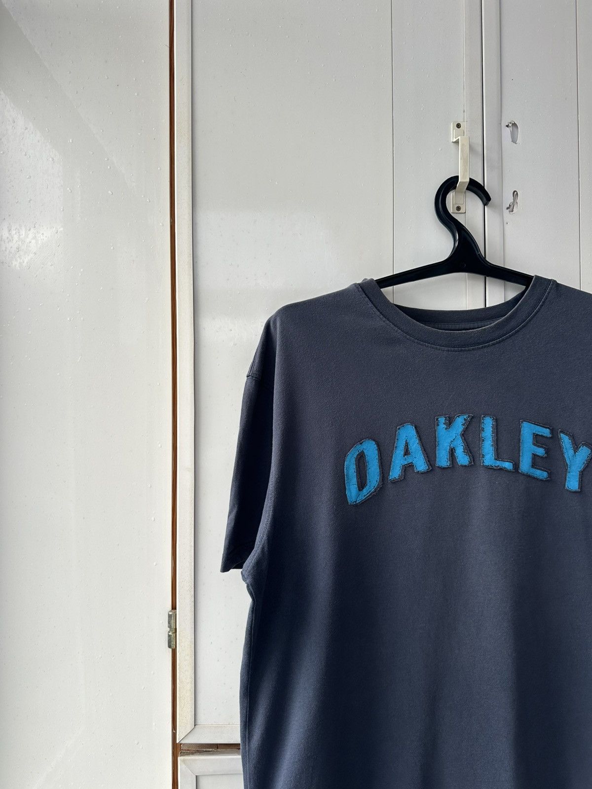 Oakley Vintage Oakley T-shirt Big Blue Logo Size US XL / EU 56 / 4 - 2 Thumbnail