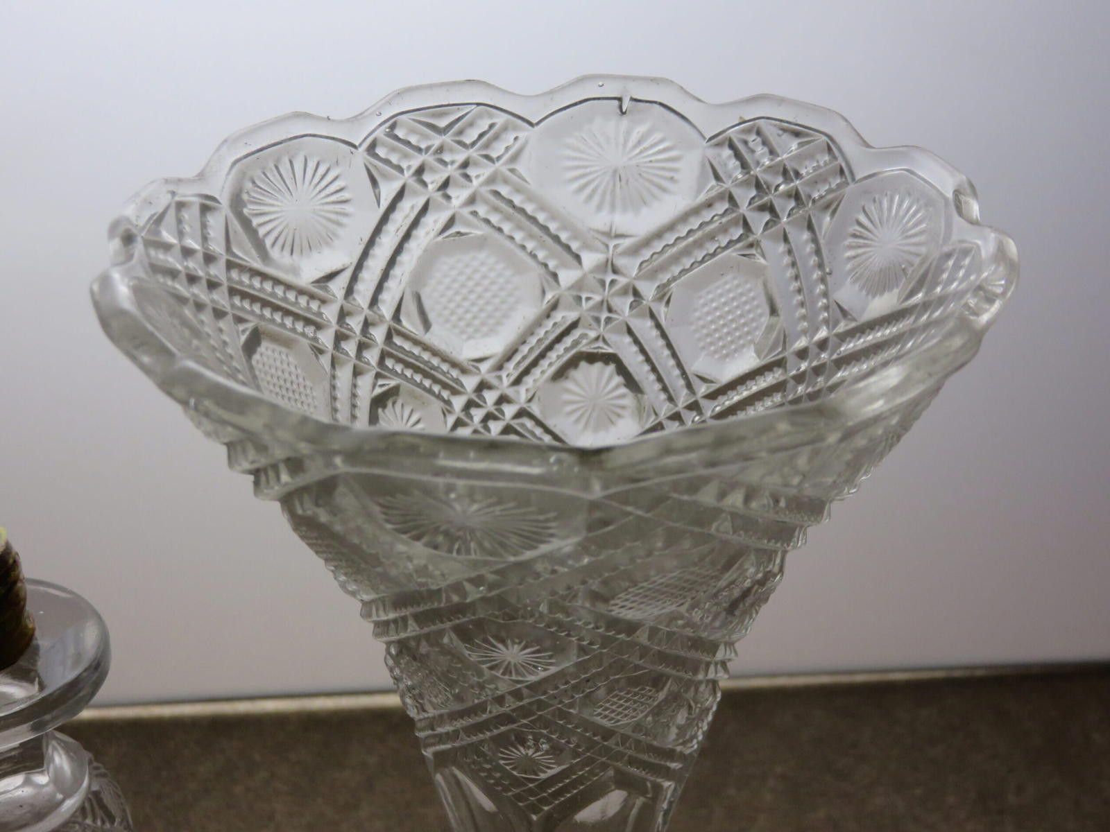 The Unbranded Brand Vintage Pressed Glass Vase 14 1/4" Size ONE SIZE - 7 Thumbnail