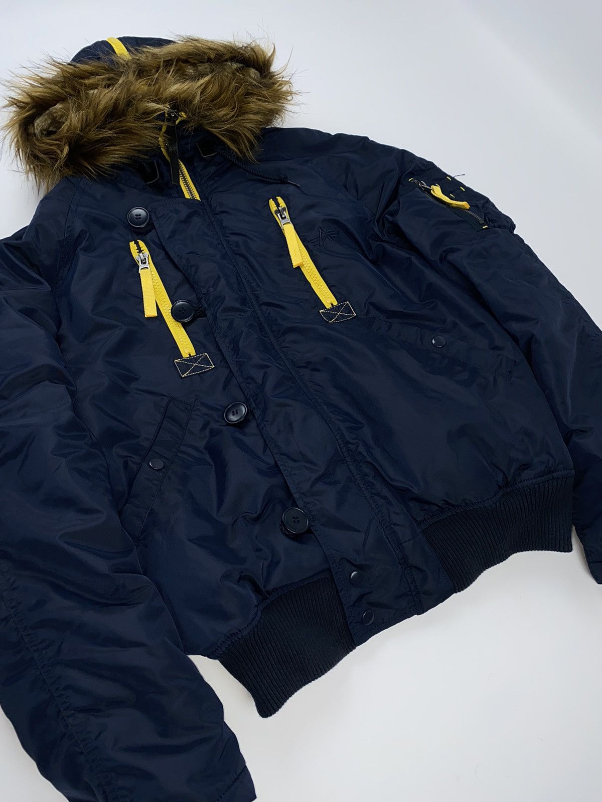 Alpha Industries × Vintage 🚨 Alpha Industries vintage down jacket bomber man M Size US M / EU 48-50 / 2 - 3 Thumbnail