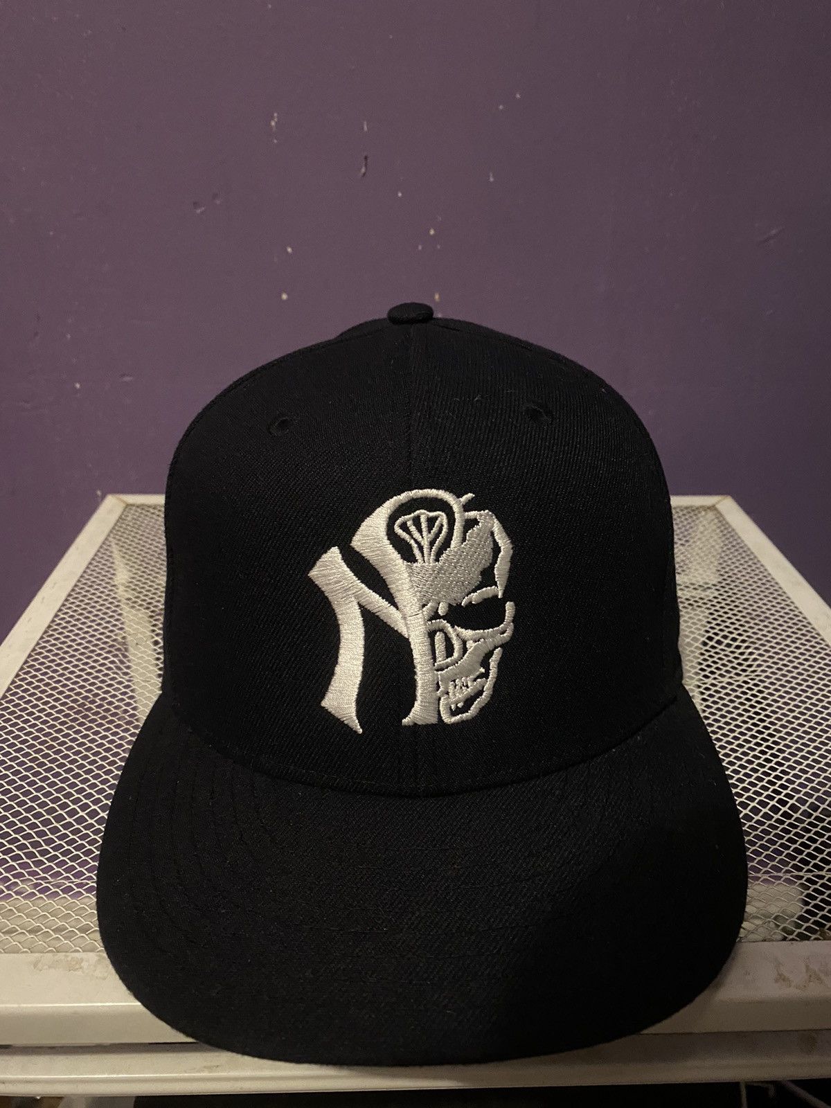 Sinclair Global Kill Complacency NY Skull Fitted Hat GRAY BRIM ( SZ 7 ! ) Size ONE SIZE - 1 Thumbnail