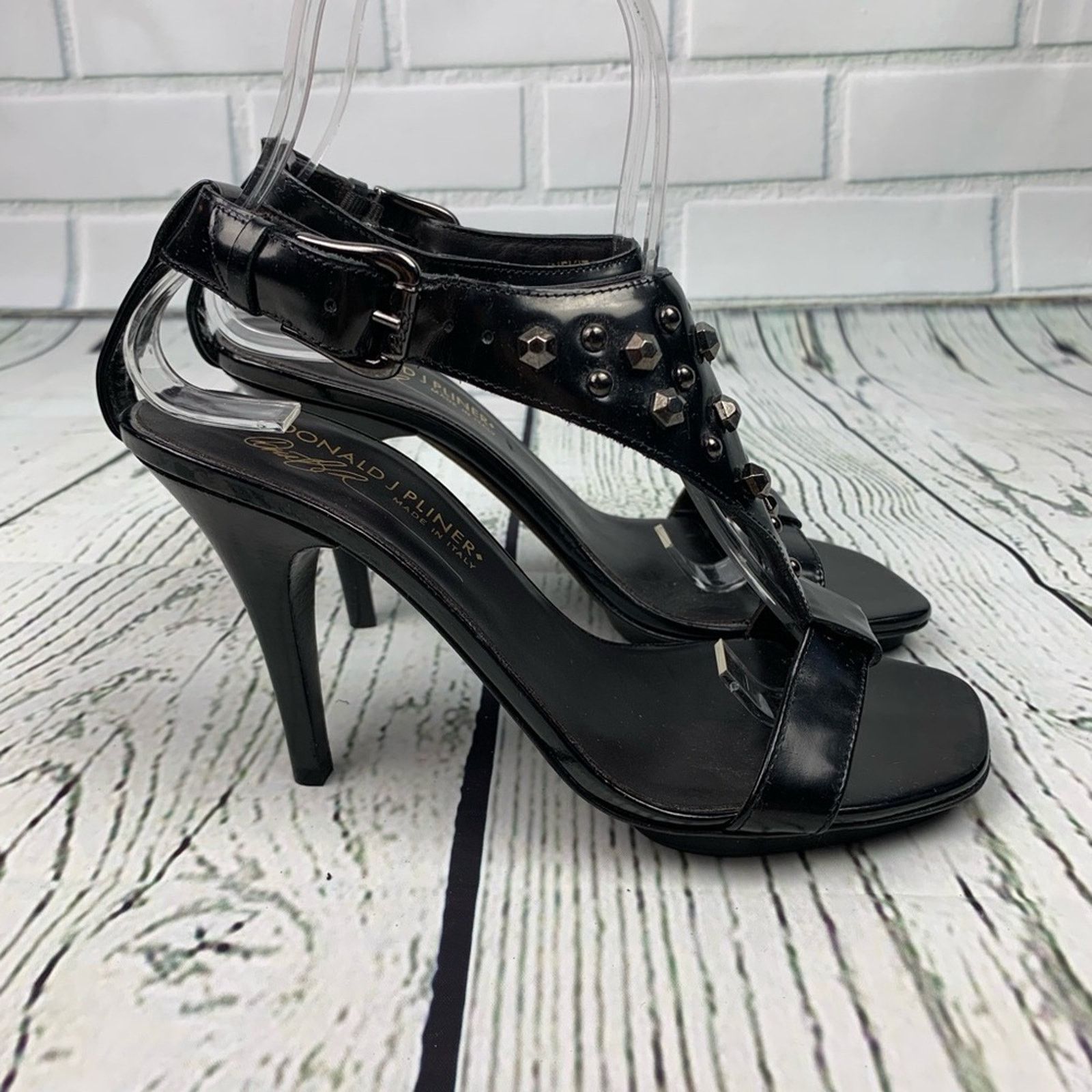Donald Pliner Donald Pliner Nekita Sandal Black Patent Size 6 M Size US 6 / IT 36 - 5 Thumbnail