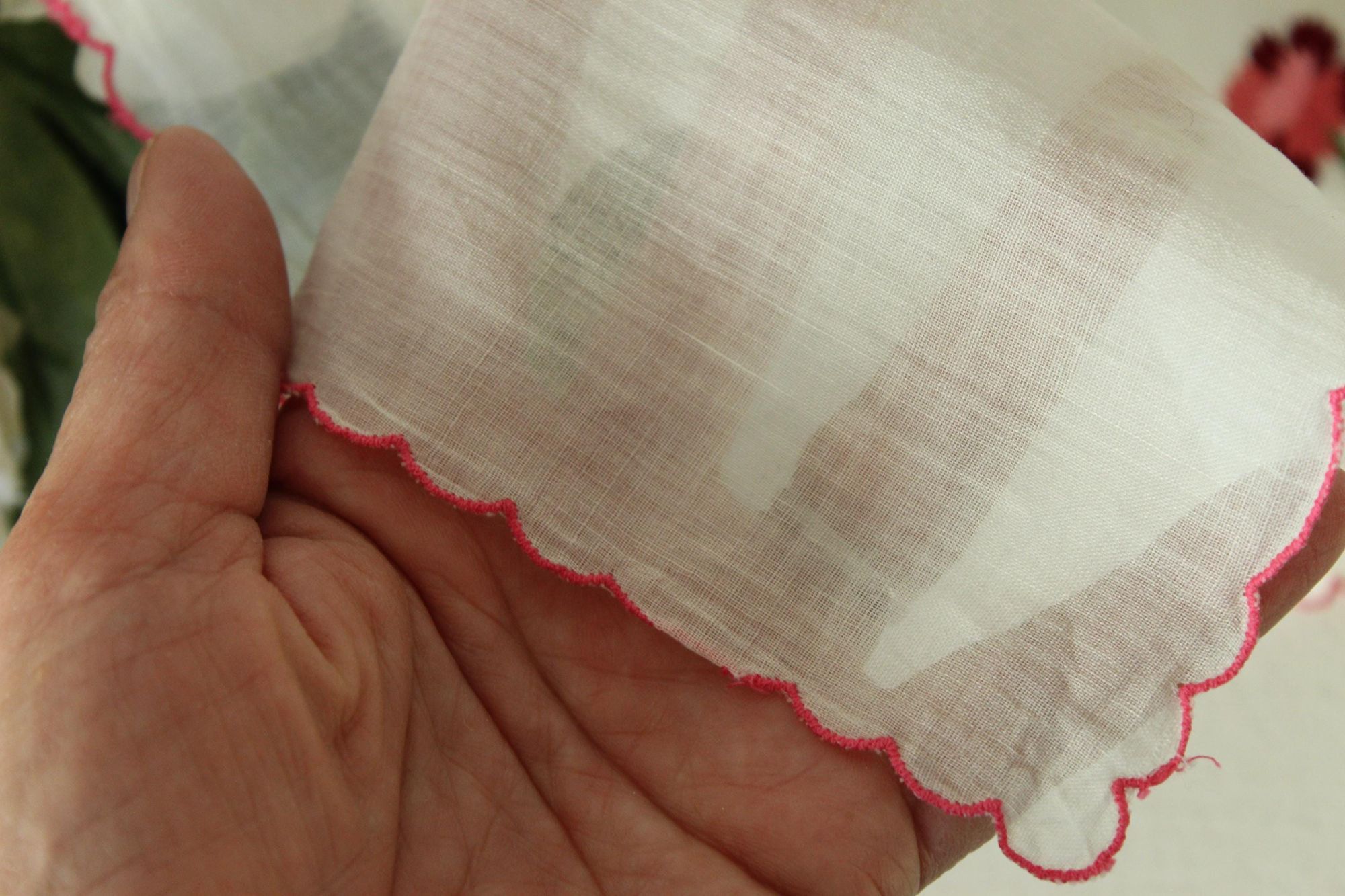 Vintage Vintage White Handkerchief, Embroidered Flower Cotton Hankie Size ONE SIZE - 7 Thumbnail