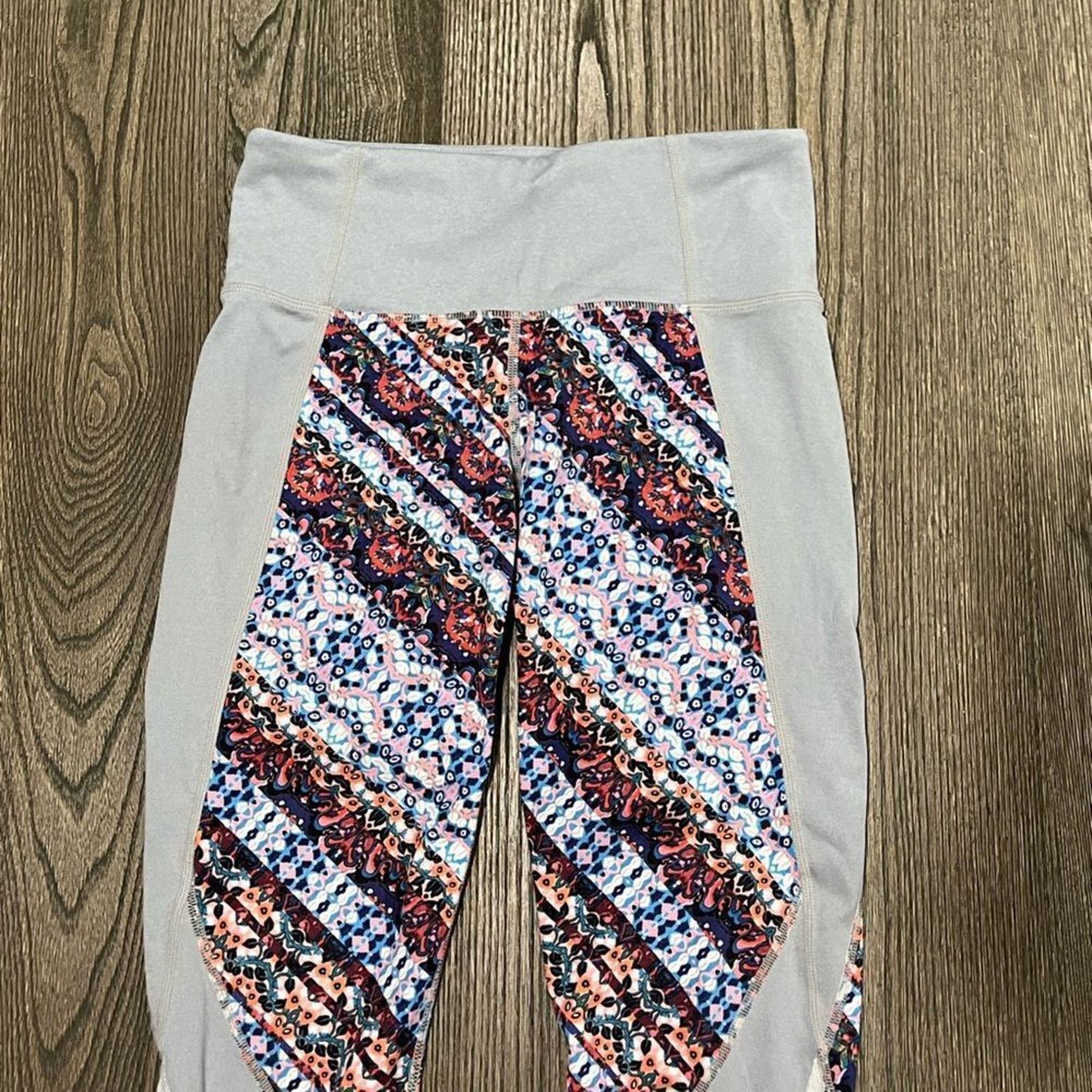 Athleta Athleta Nomad Salutations Cropped Mid Rise Bohemian Gray Size 26" / US 2 / IT 38 - 3 Thumbnail