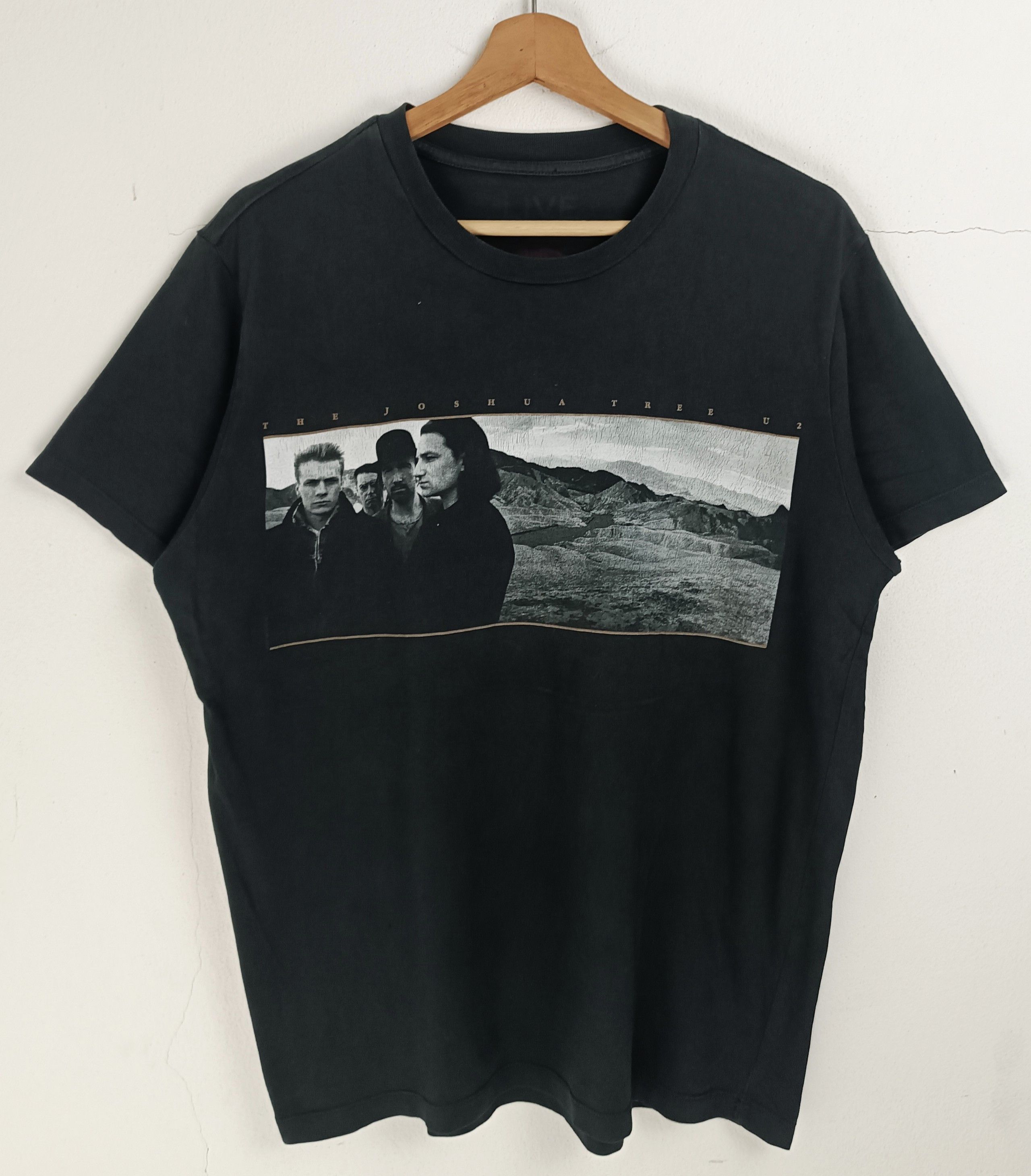 Band Tees VINTAGE 2017 U2 JOSHUA TREE NA TOUR rem oasis who Size US M / EU 48-50 / 2 - 3 Thumbnail