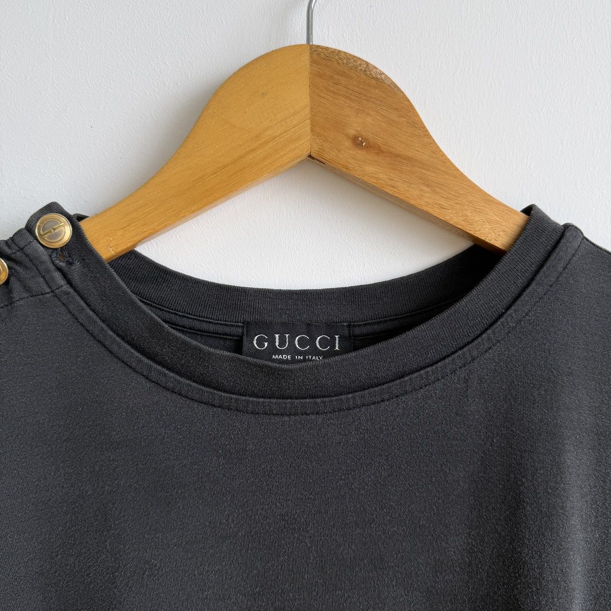 Gucci SS94 Gucci by Tom Ford Gold Button Tee Shirt Size US M / EU 48-50 / 2 - 2 Thumbnail