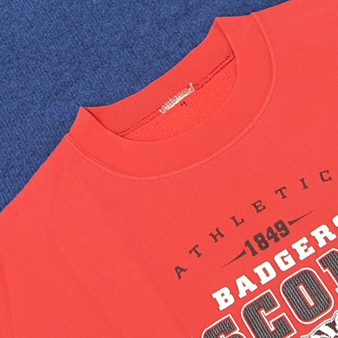 NFL Vintage Badgers Wisconsin Football NFL Sweatshirt C248N3 Size US XL / EU 56 / 4 - 4 Thumbnail