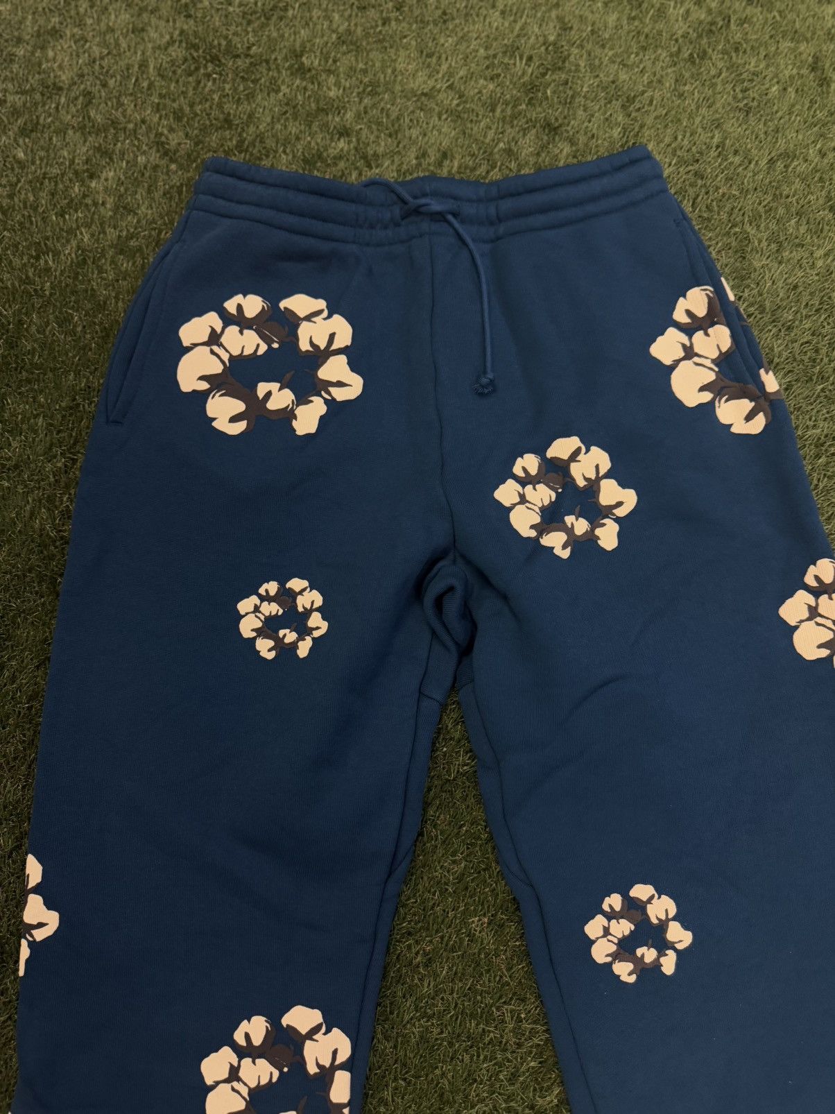 Cactus Plant Flea Market × DENIM TEARS Denim Tears x CPFM Cotton Wreath Sweatpants (M) (NEW) Size US 29 - 6 Thumbnail