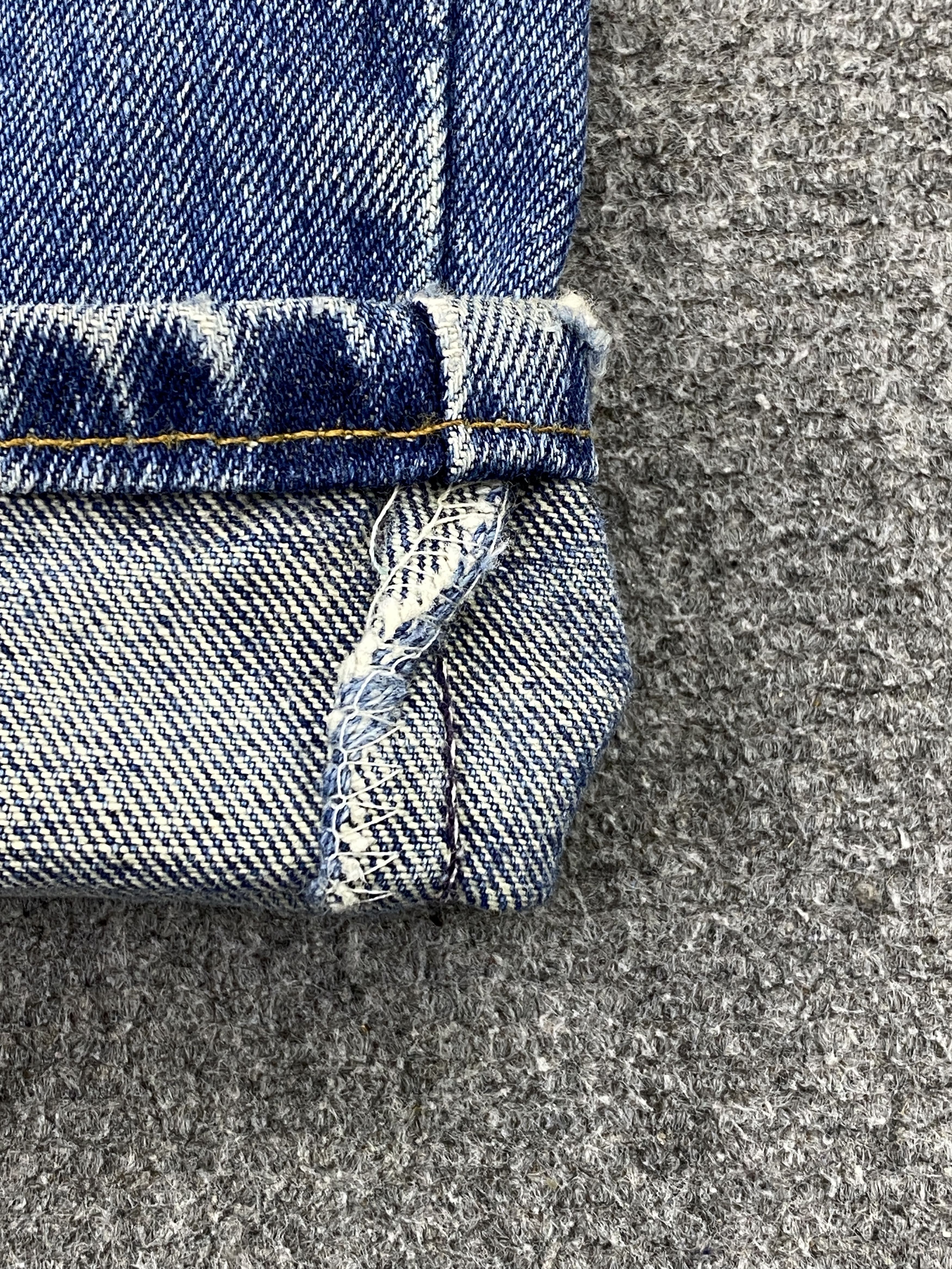 Levi's × Vintage Distressed Vintage 90s Levis 505 Faded Blue Jeans DP2618 Size US 34 / EU 50 - 13 Thumbnail