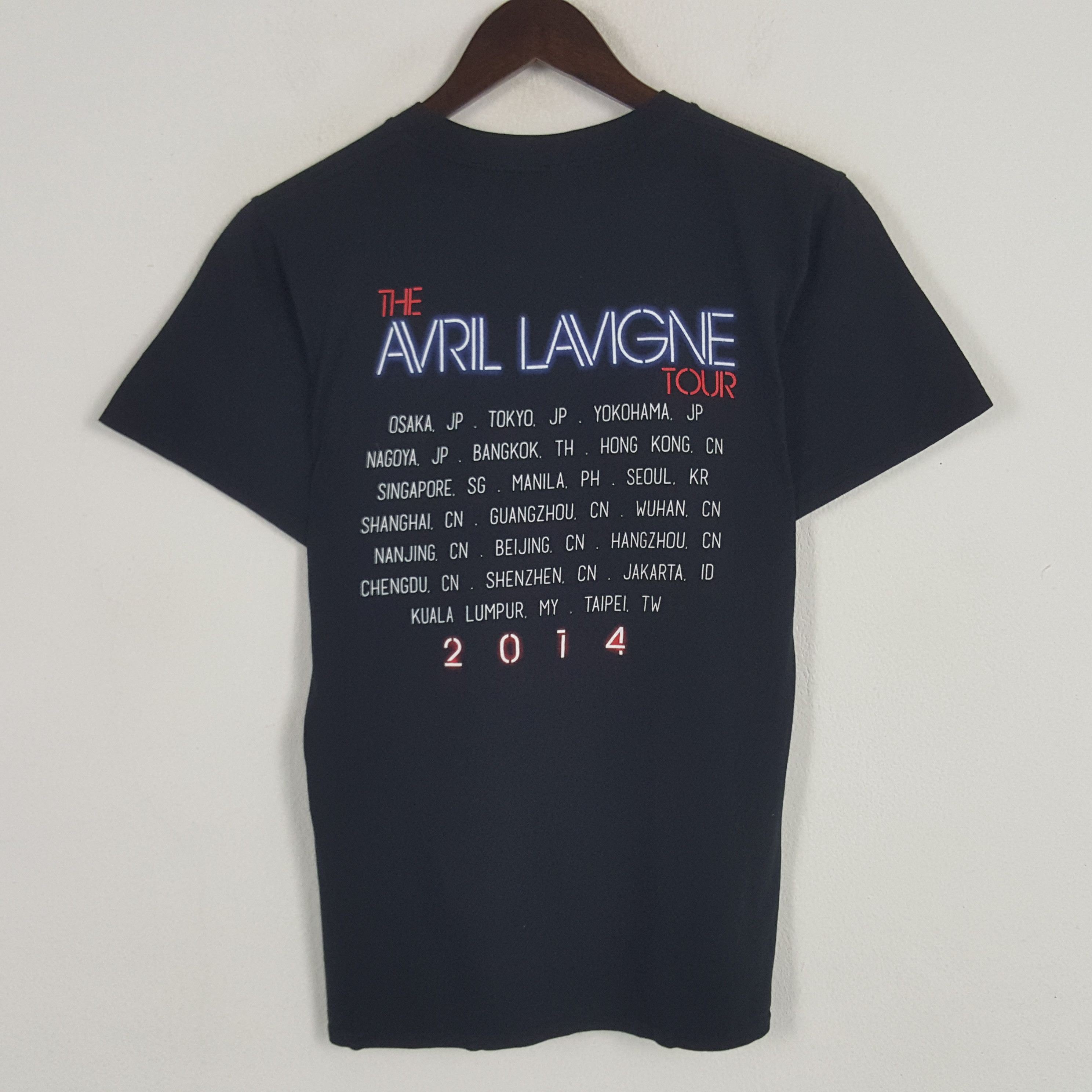 Band Tees × Vintage Vintage The Avril Lavigne Tour 2014 Tshirt Size US S / EU 44-46 / 1 - 3 Thumbnail