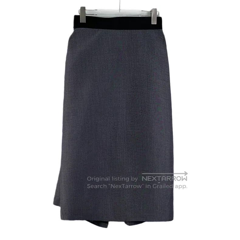 Prada Prada Dark gray horsehair buckle pleated skirt Size 26" / US 2 / IT 38 - 2 Thumbnail