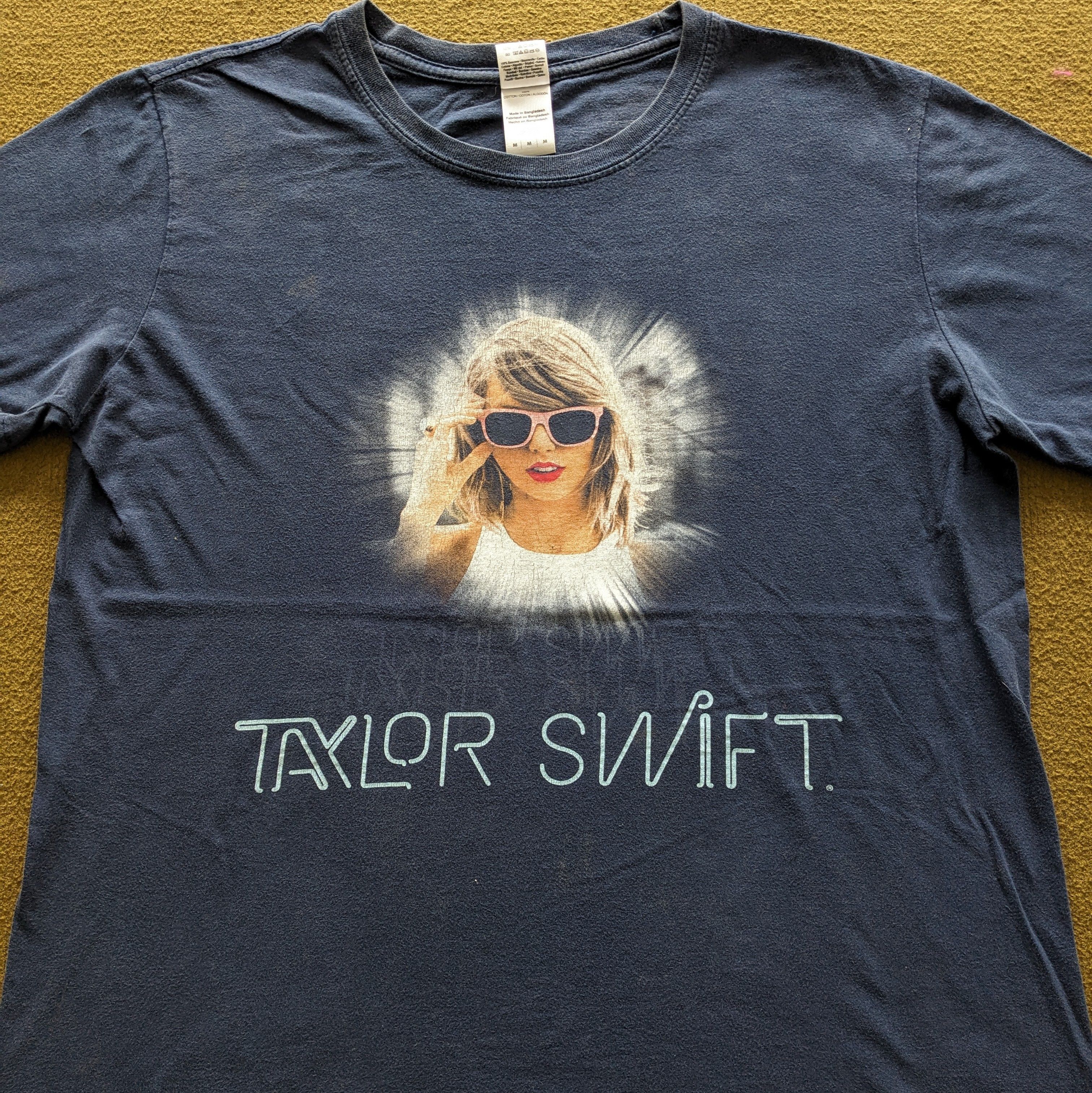 Vintage Vintage Taylor Swift American Singer World Tour T-shirt Size US M / EU 48-50 / 2 - 2 Thumbnail