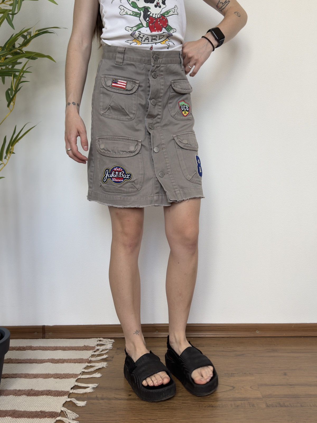 United Colors Of Benetton UNITED COLORS OF BENETTON PATCHES VON DUTCH STYLE SKIRT Size 27" / US 4 / IT 40 - 6 Thumbnail