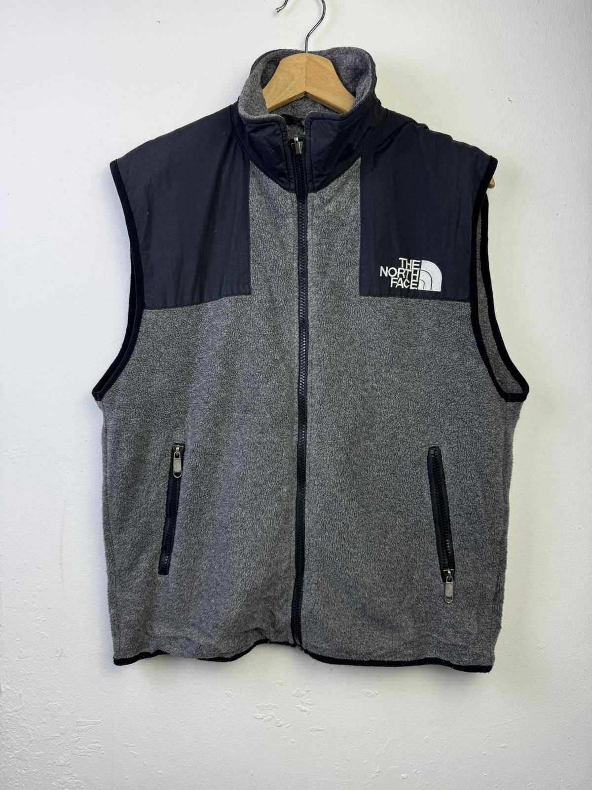 The North Face The North Face Men's Denali Vest is a fleece vest Size US M / EU 48-50 / 2 - 1 Thumbnail
