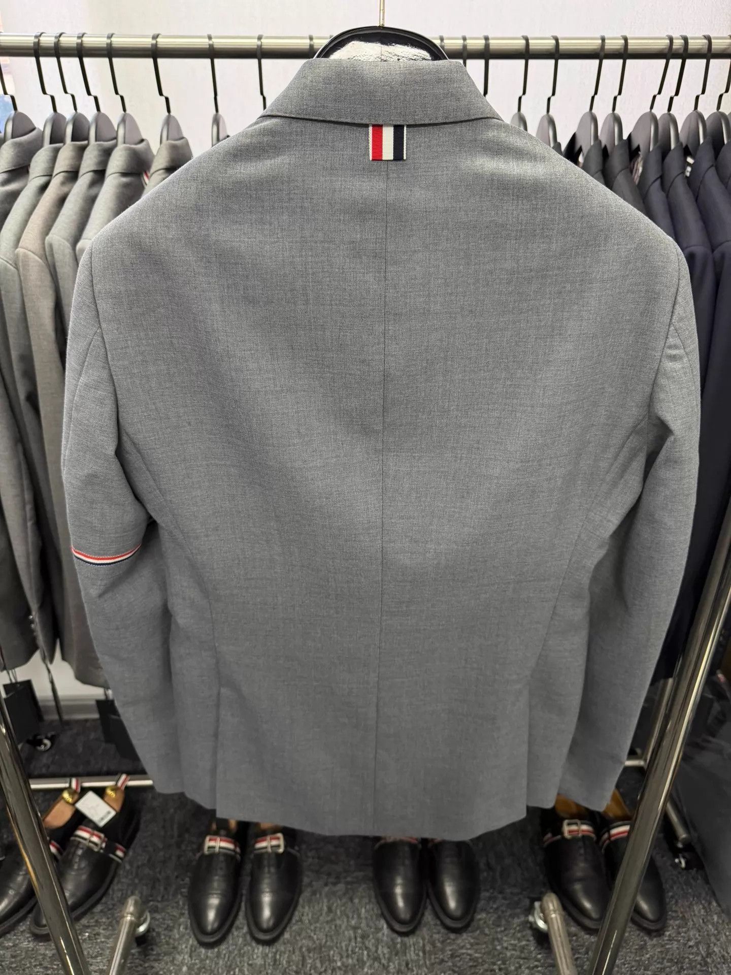 Thom Browne Thom Browne Mid Gray Slim Single-Stripe Sleeve Blazer 4 Size US XL / EU 56 / 4 - 2 Thumbnail
