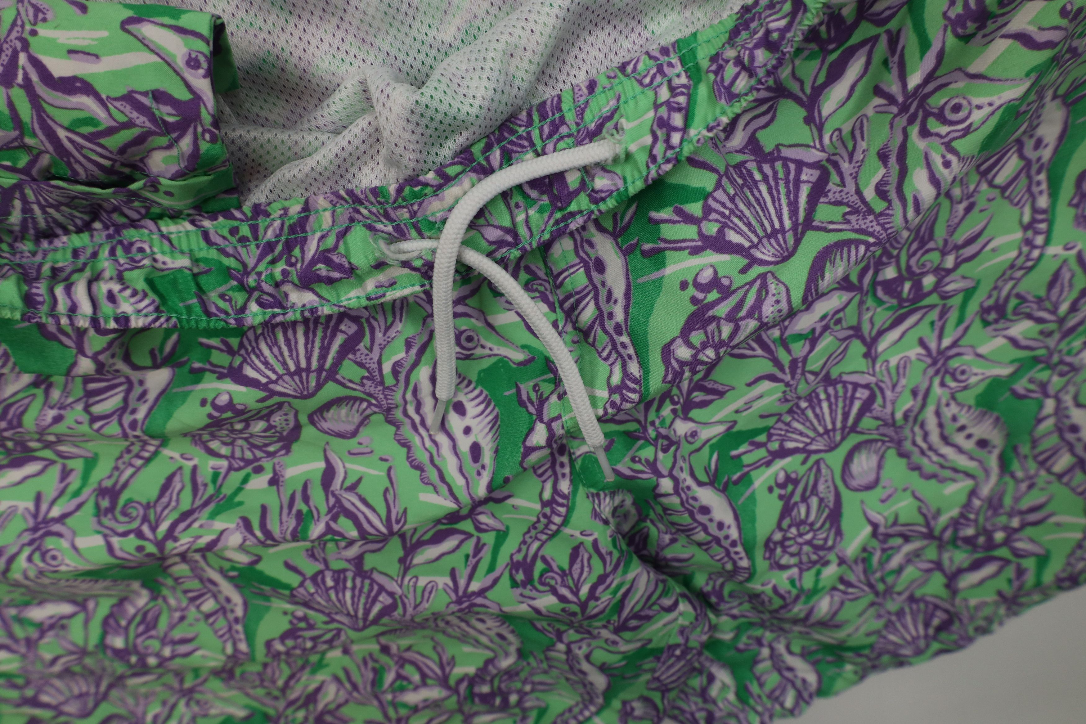 Vineyard Vines Vineyard Vines Seahorse All Over Print Lined Shorts Trunks Size US 34 / EU 50 - 7 Thumbnail